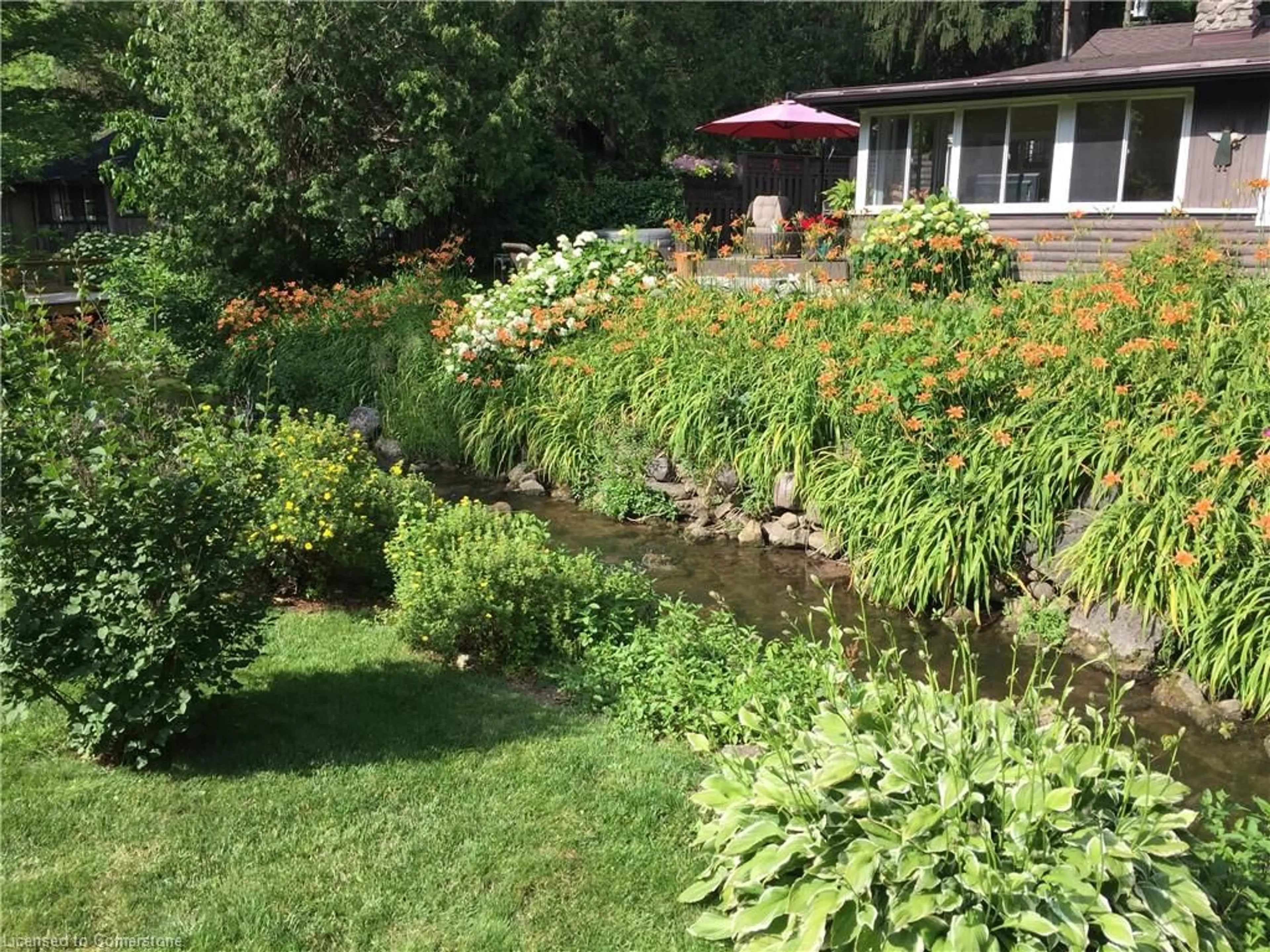 A pic from outside/outdoor area/front of a property/back of a property/a pic from drone, water/lake/river/ocean view for 6116 Cedar Grove, Burlington Ontario L7P 0N1