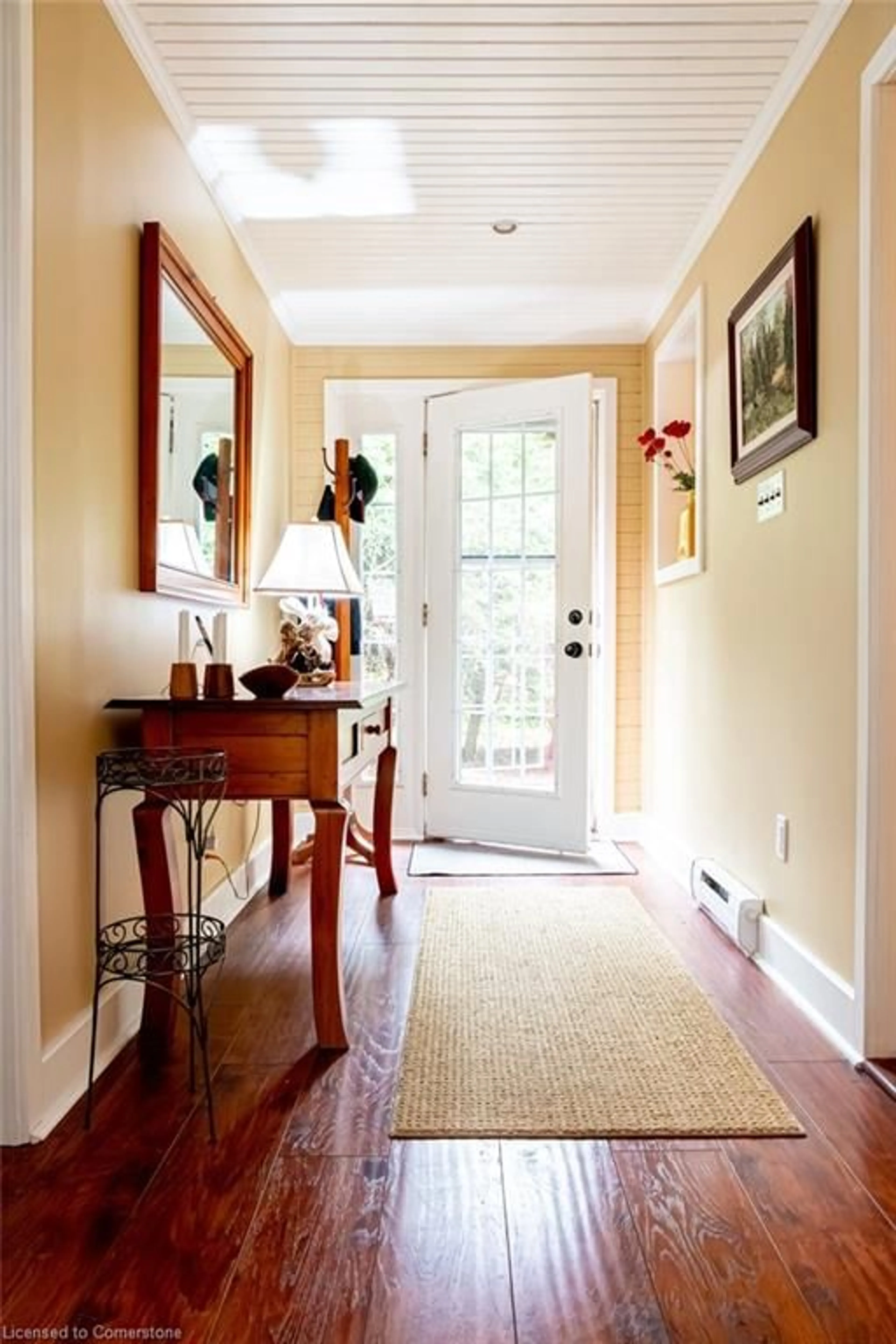 Indoor entryway for 6116 Cedar Grove, Burlington Ontario L7P 0N1