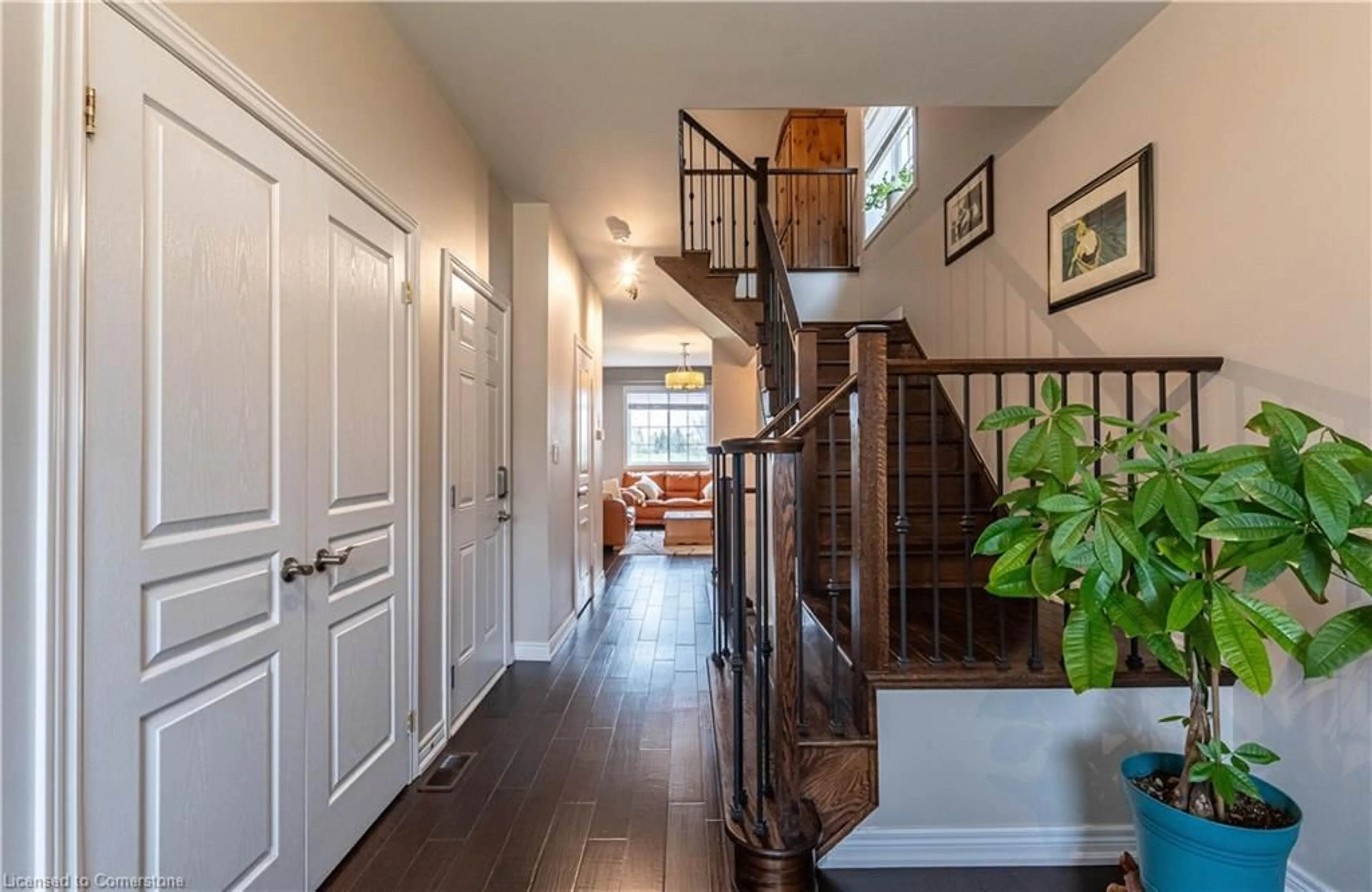 Indoor entryway for 111 Bousfield Rise, Hamilton Ontario L8B 0T4