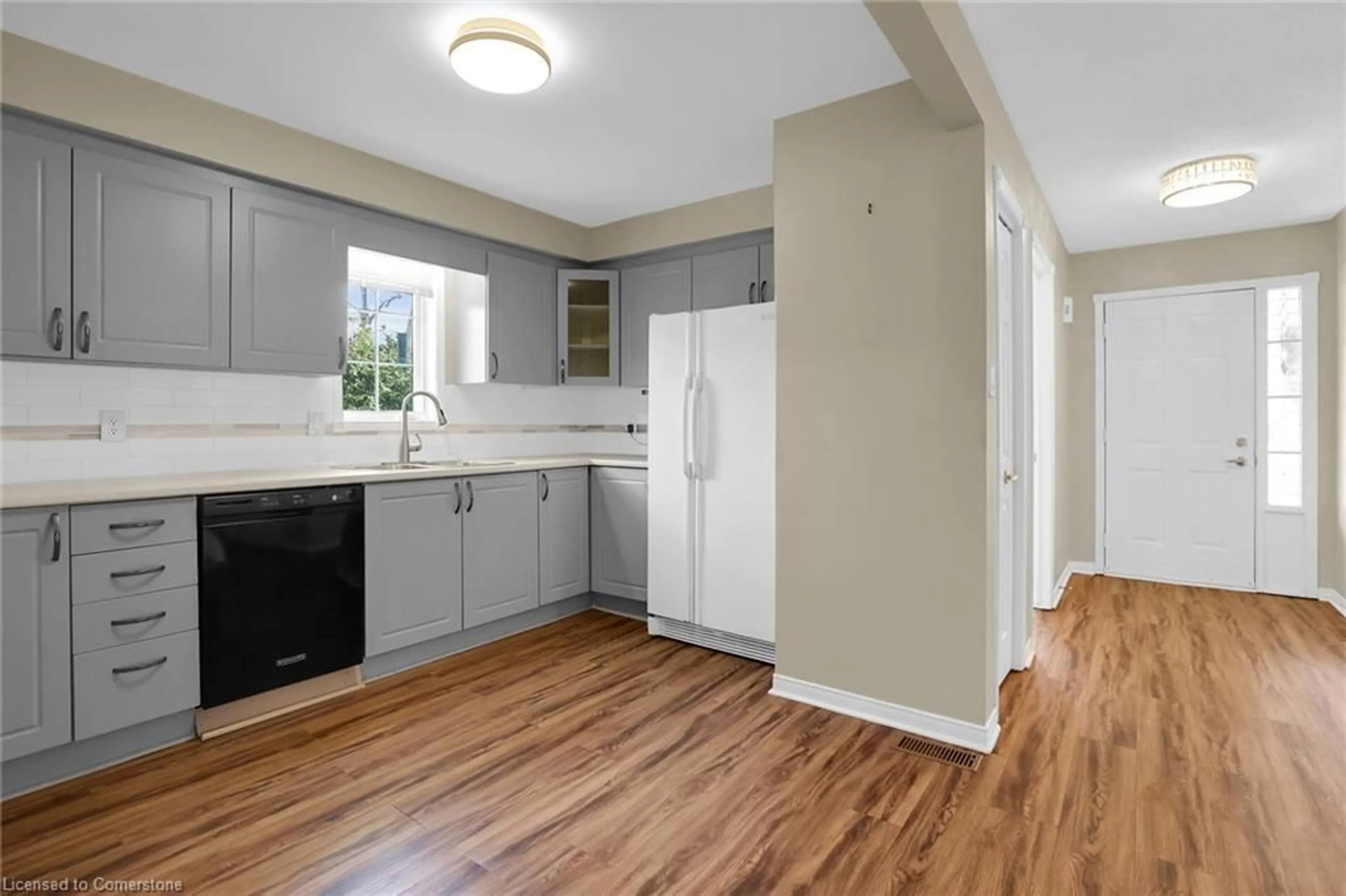 Standard kitchen, unknown for 7 Village Dr, Smithville Ontario L0R 2A0