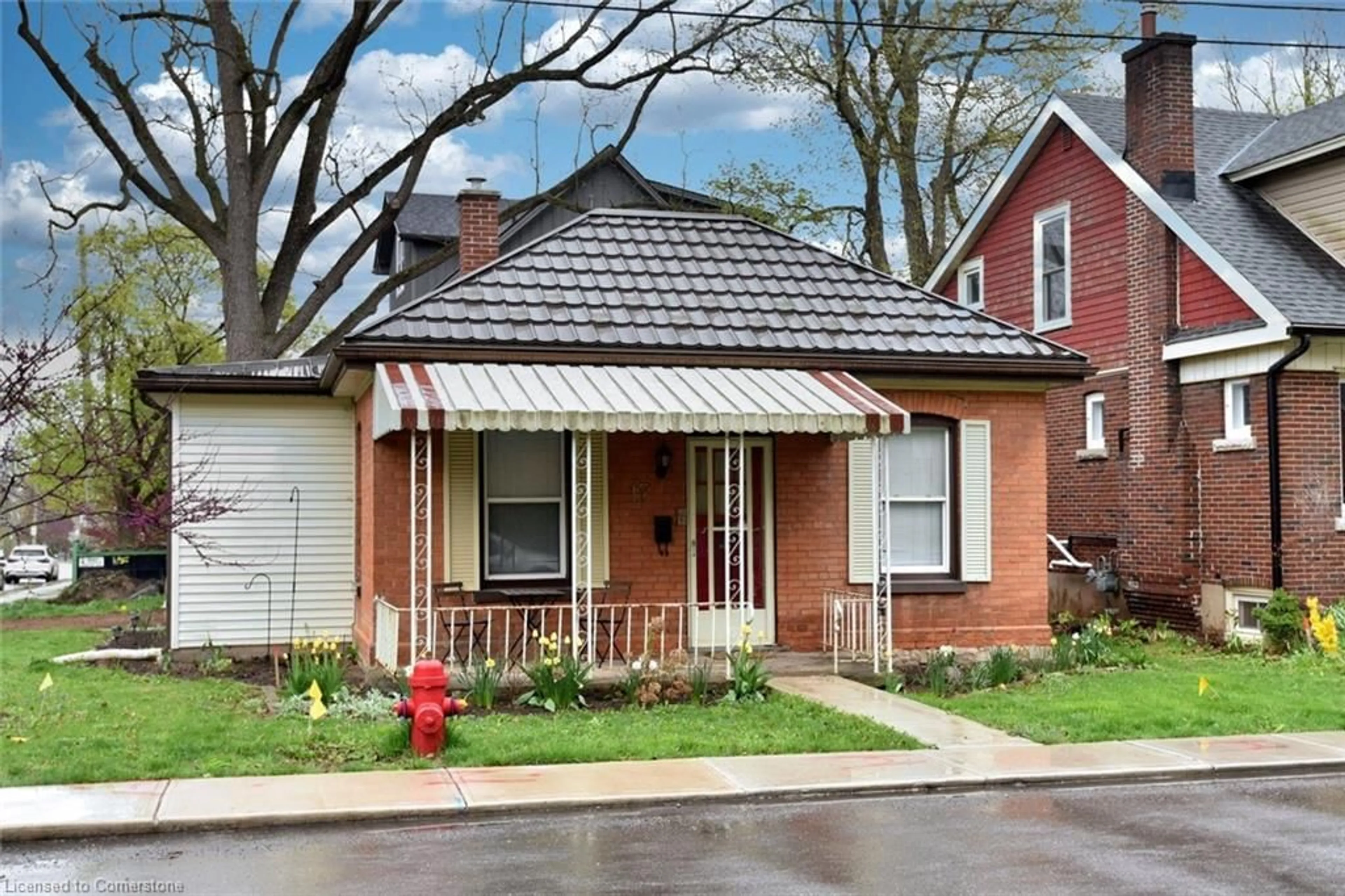 Home with brick exterior material, street for 17 Market St, Dundas Ontario L9H 2Y2