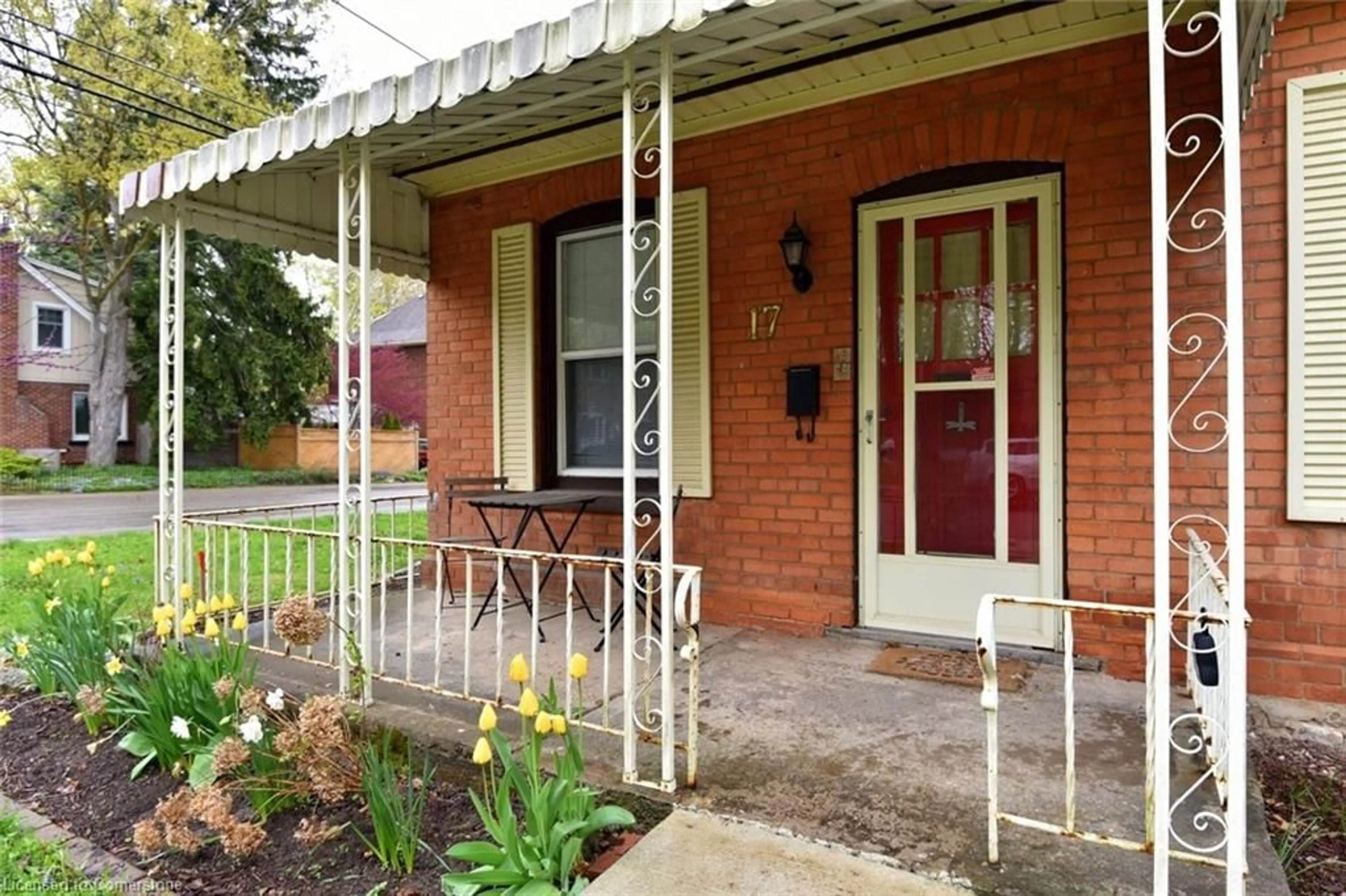 Home with brick exterior material, street for 17 Market St, Dundas Ontario L9H 2Y2