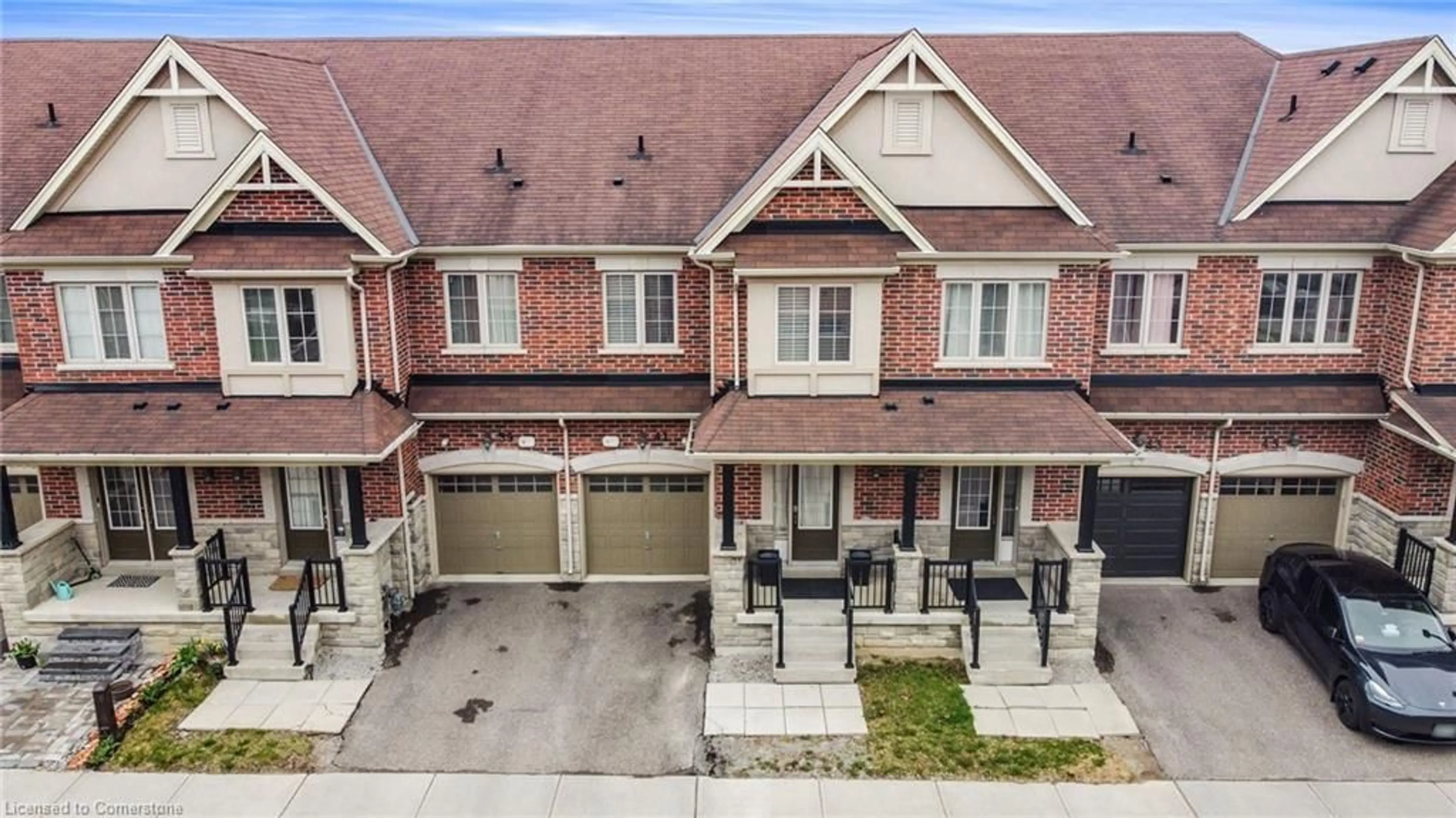 A pic from outside/outdoor area/front of a property/back of a property/a pic from drone, street for 41 Mazarine Lane, Richmond Hill Ontario L4S 0G2