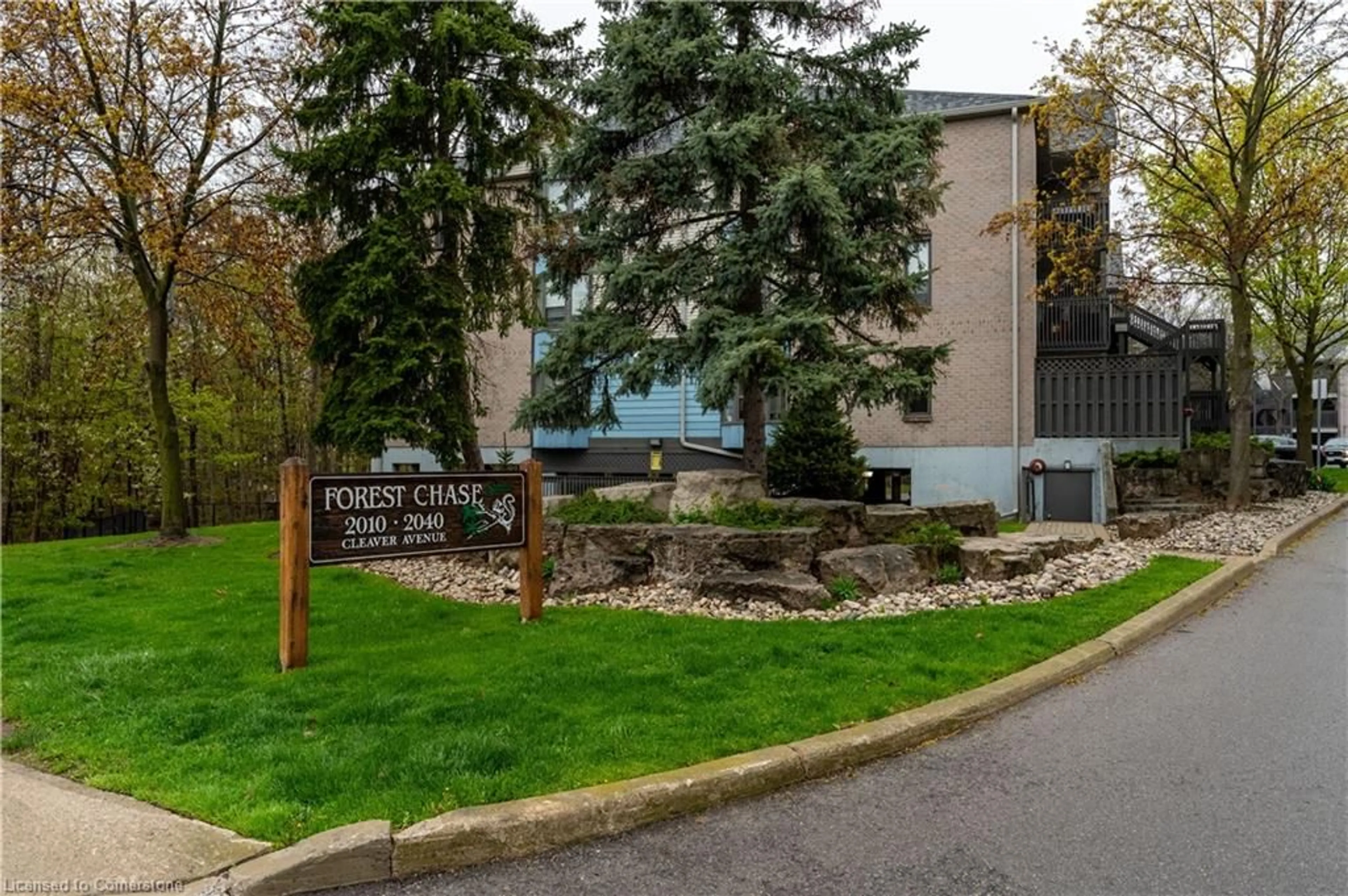 Patio, mountain view for 2030 Cleaver Ave #302, Burlington Ontario L7M 4C3