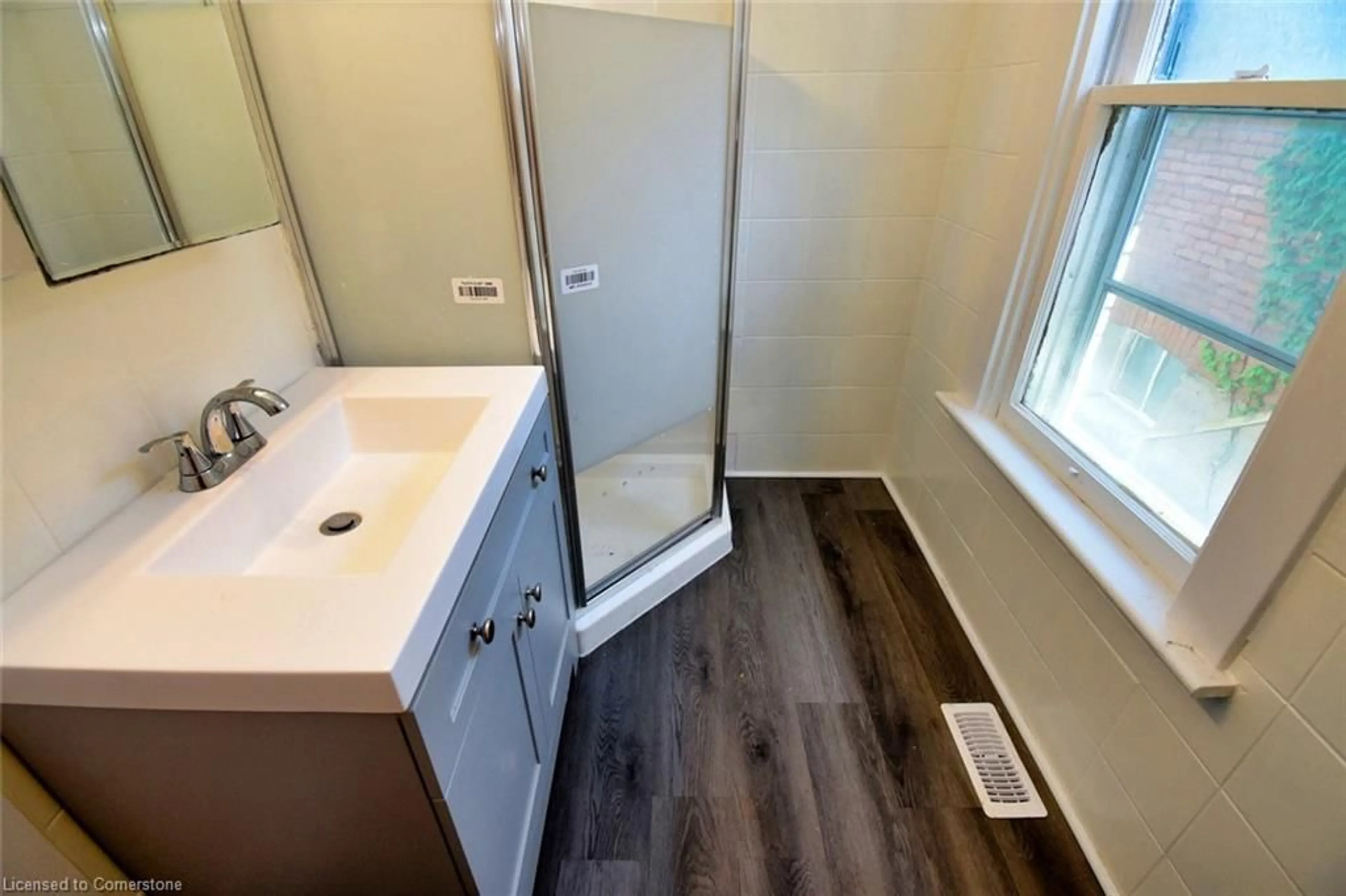 Standard bathroom, unknown for 105 Catharine Ave, Brantford Ontario N3T 1Y1