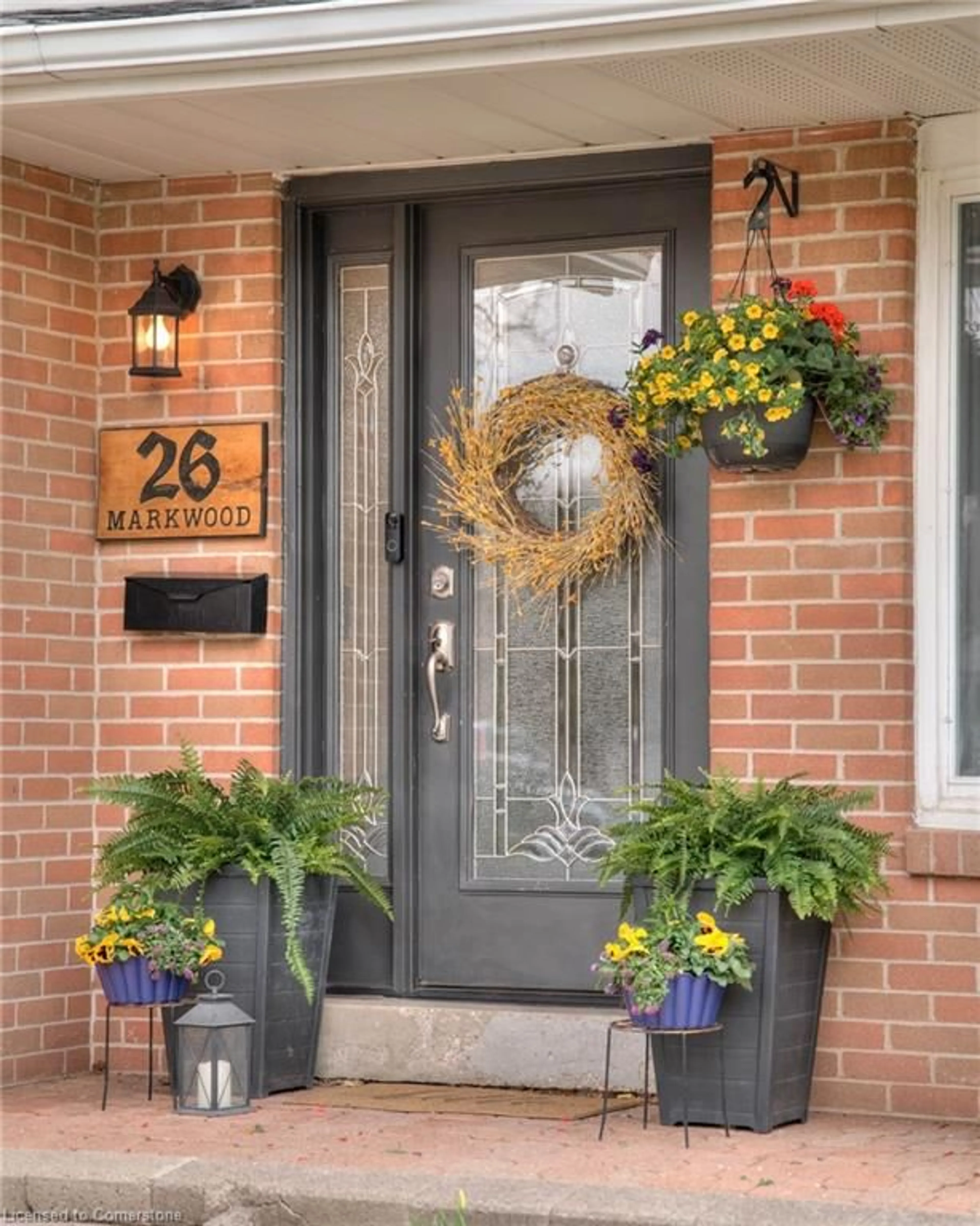 Indoor entryway for 26 Markwood Dr, Kitchener Ontario N2M 2H5