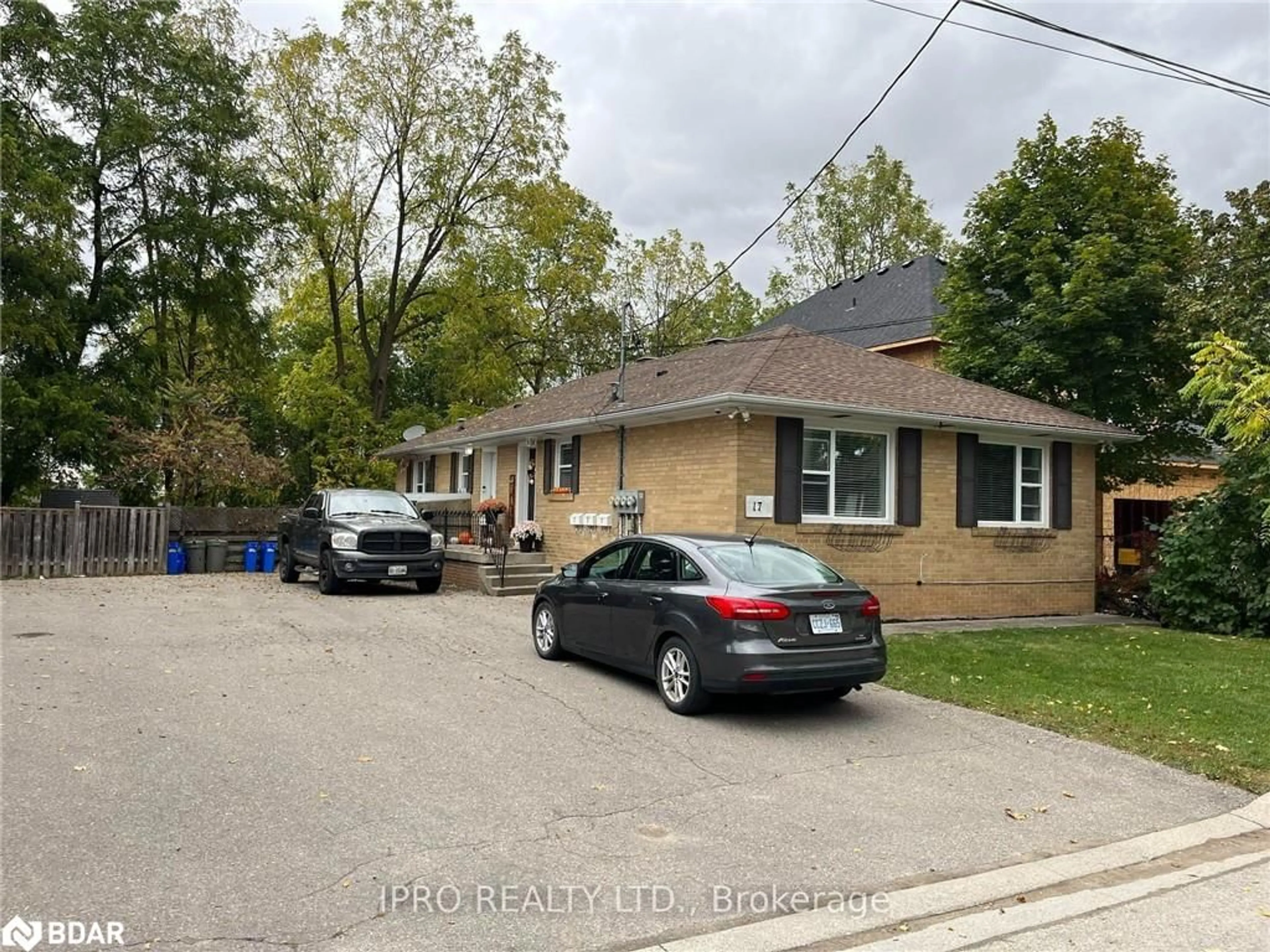 A pic from outside/outdoor area/front of a property/back of a property/a pic from drone, street for 17 Academy Rd, Georgetown Ontario L7G 3N7