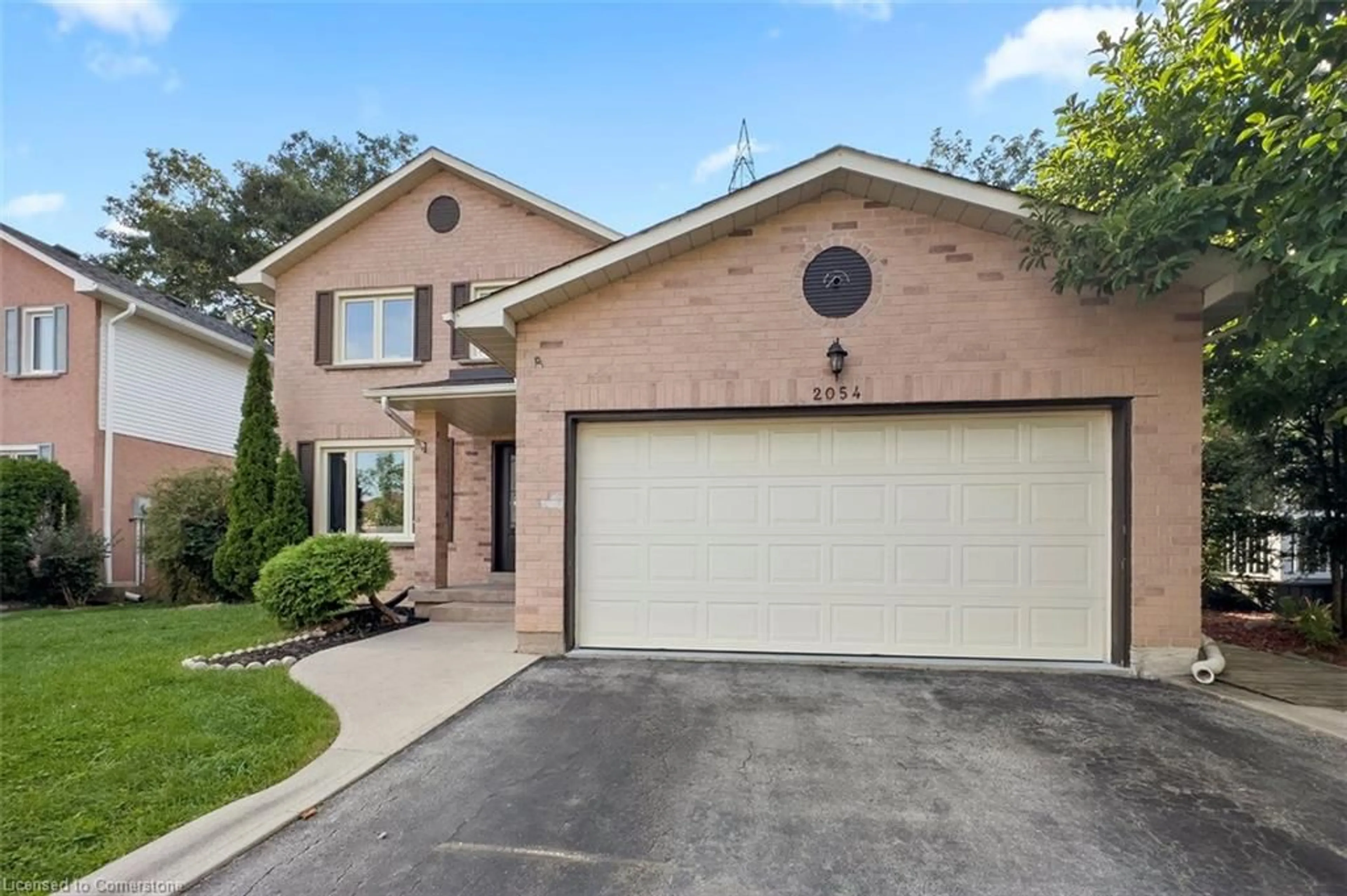Home with brick exterior material, street for 2054 Hunters Wood Dr, Burlington Ontario L7M 2V1