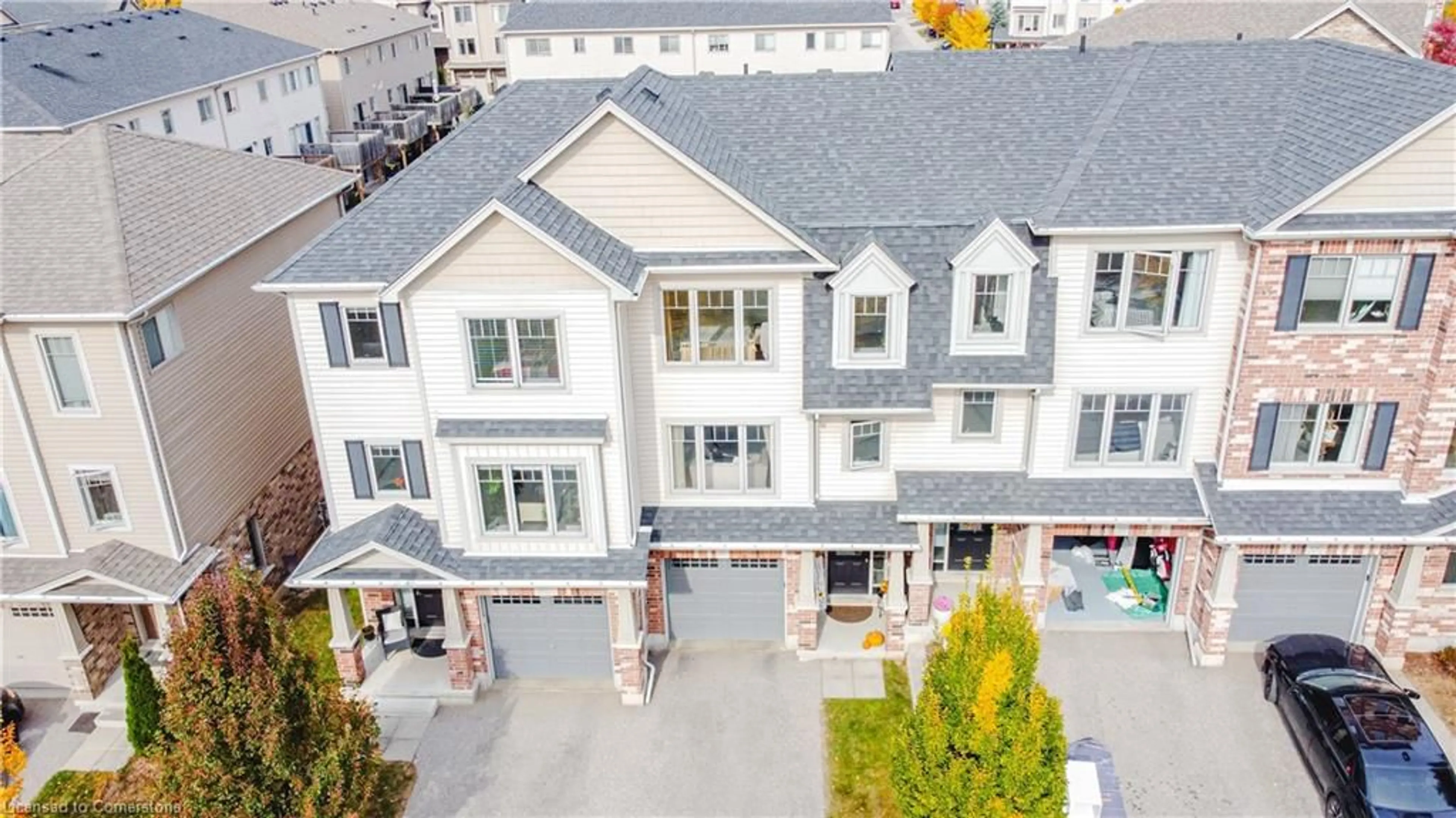 A pic from outside/outdoor area/front of a property/back of a property/a pic from drone, unknown for 750 Lawrence St #37, Cambridge Ontario N3H 0A9