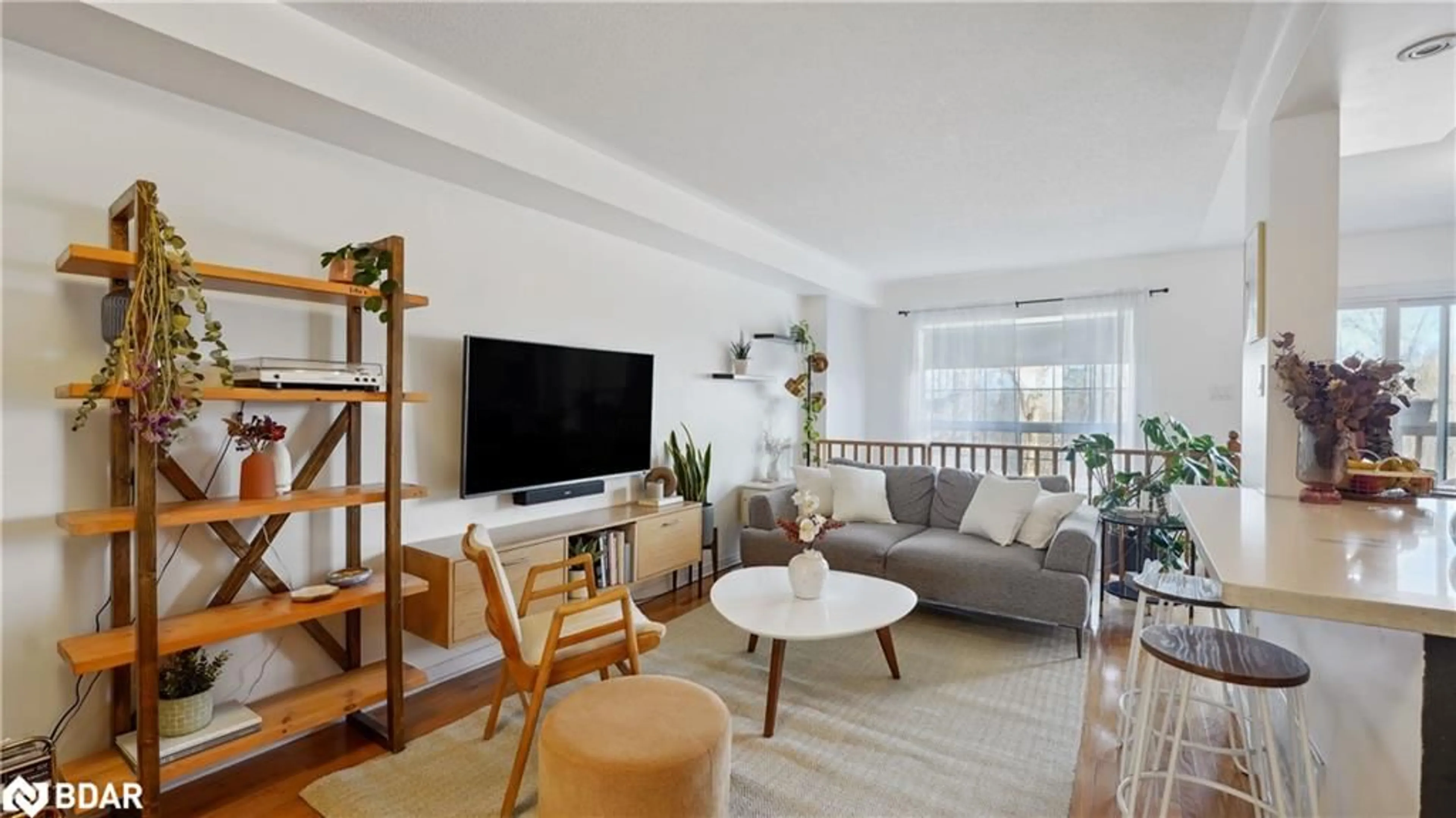 Living room with furniture, unknown for 6399 Spinnaker Cir #69, Mississauga Ontario L5W 1Z4