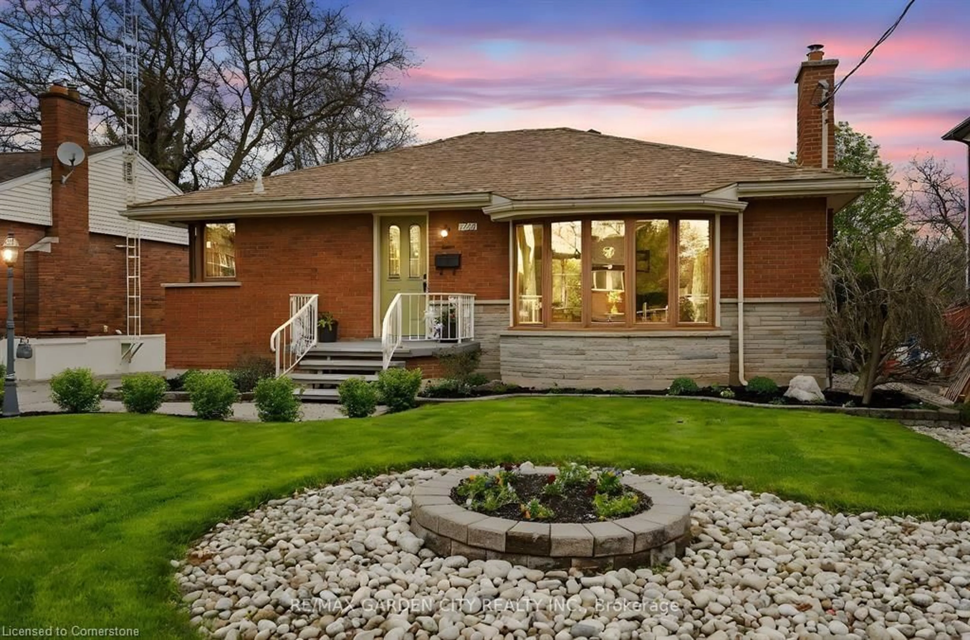 Home with brick exterior material, street for 1415 Mountain Grove Ave, Burlington Ontario L7P 2H1