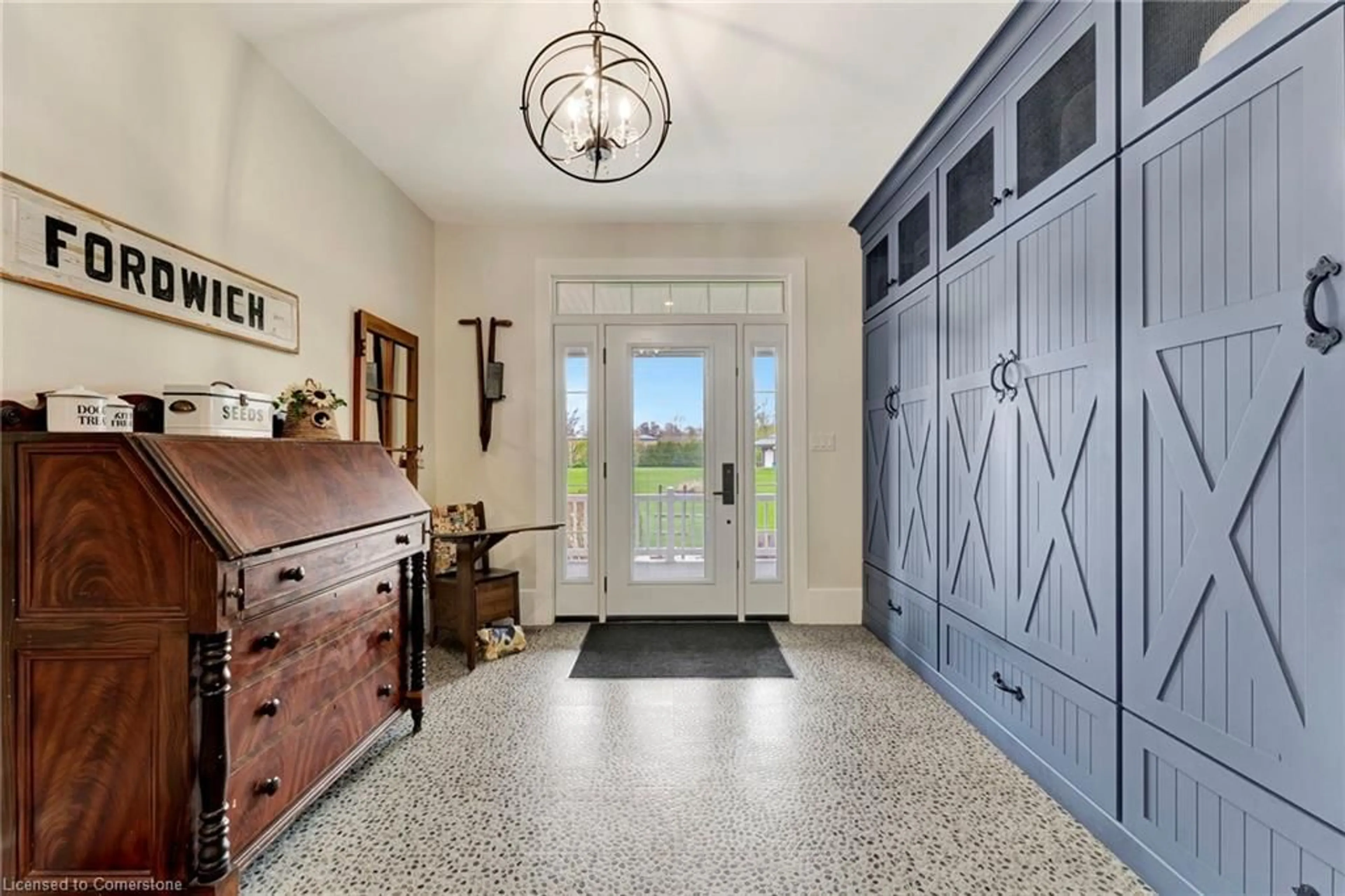 Indoor entryway for 3034 Station Rd, Fordwich Ontario N0G 1V0