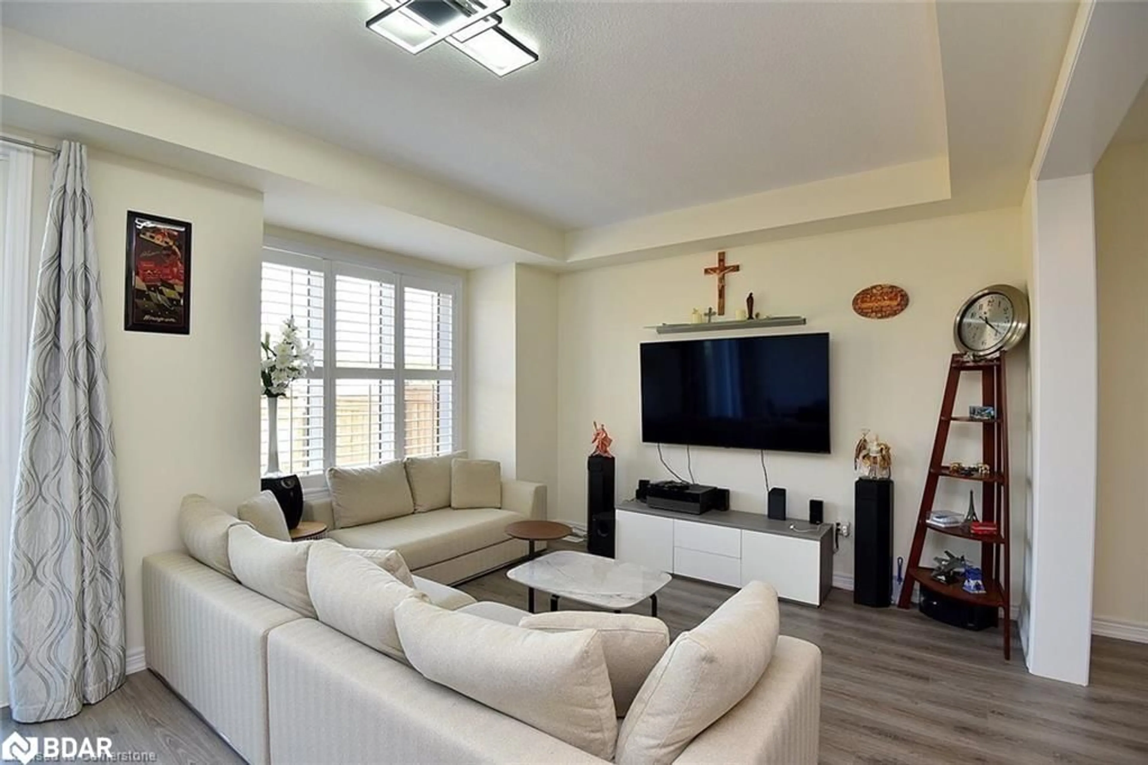 Living room with furniture, unknown for 29 Hibiscus Lane, Hamilton Ontario L8K 0A4