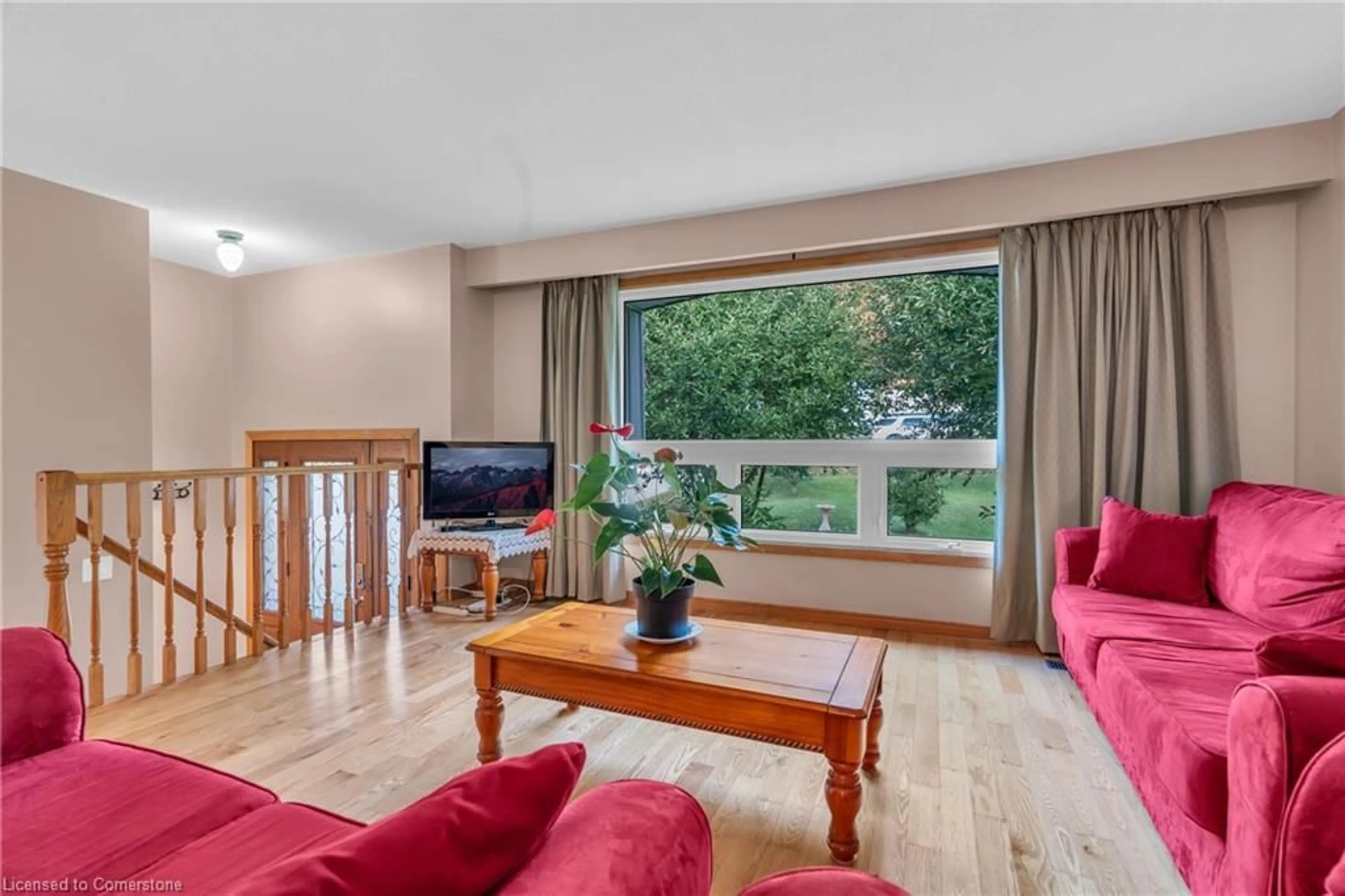 Living room with furniture, wood/laminate floor for 2 Hamilton Dr, Guelph/Eramosa Ontario N1E 0N9
