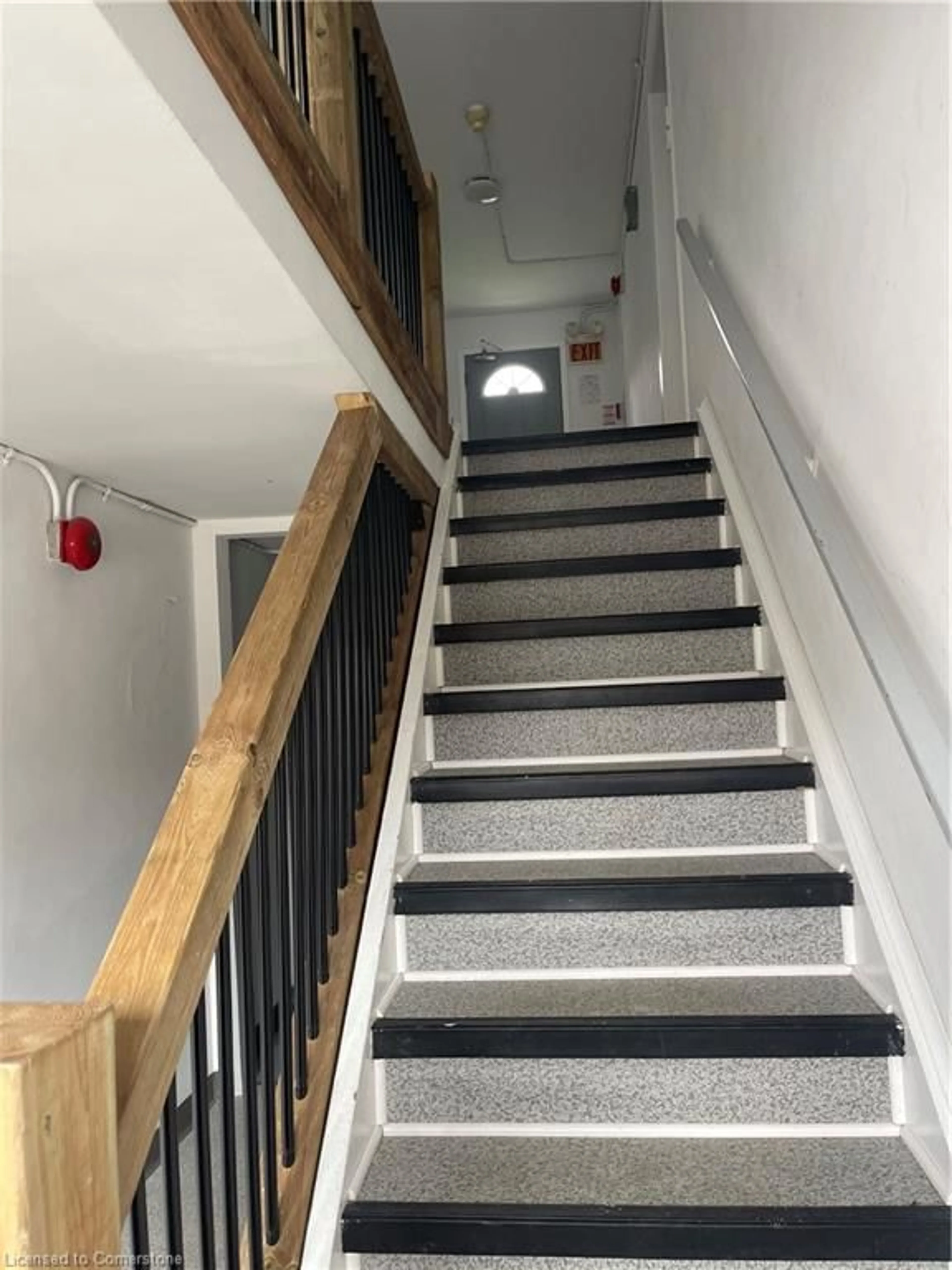 Stairs for 15 Glen Rd, Cambridge Ontario N1R 4L4