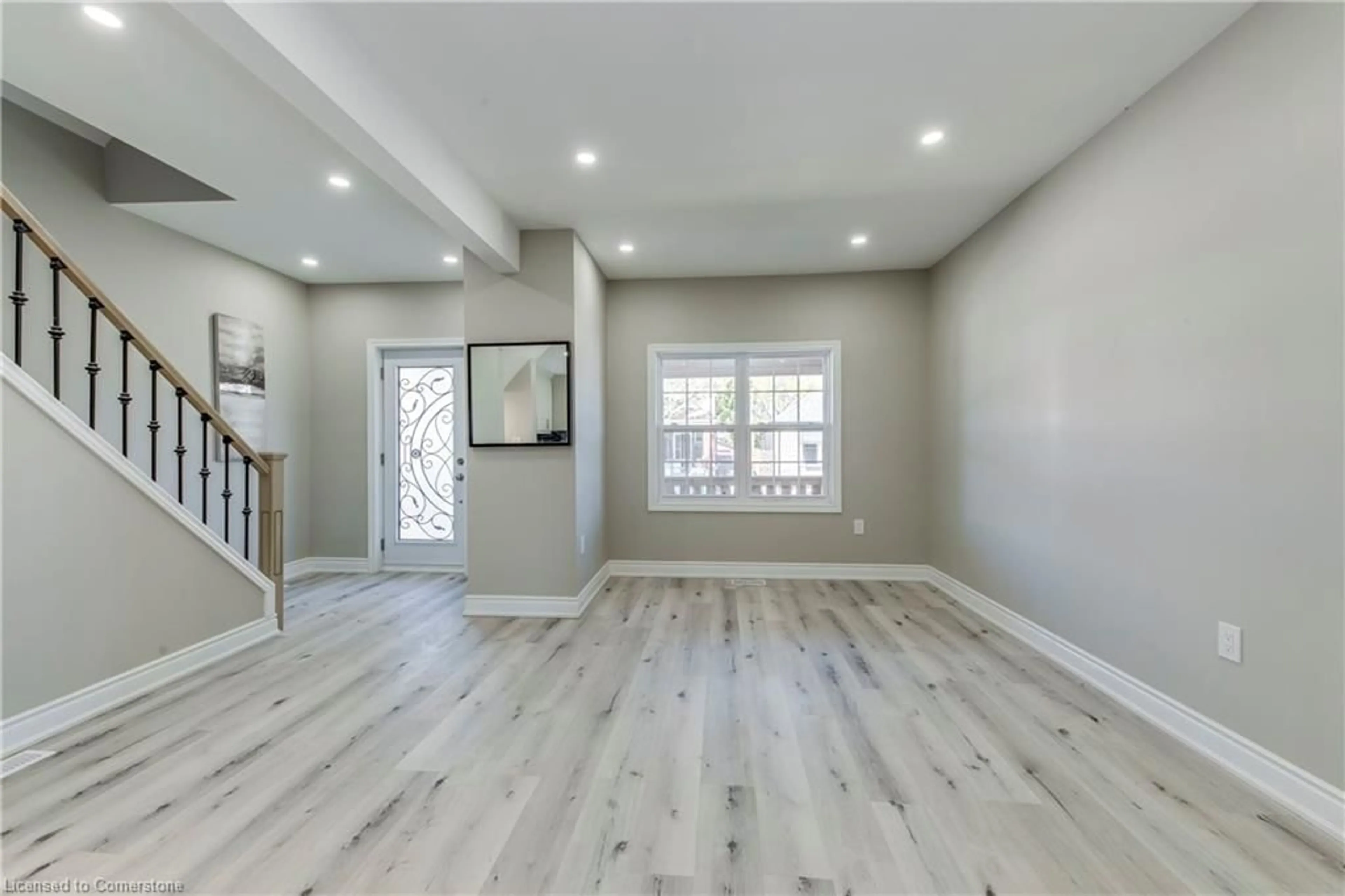 Indoor entryway for 176 Garside Ave, Hamilton Ontario L8H 4W8