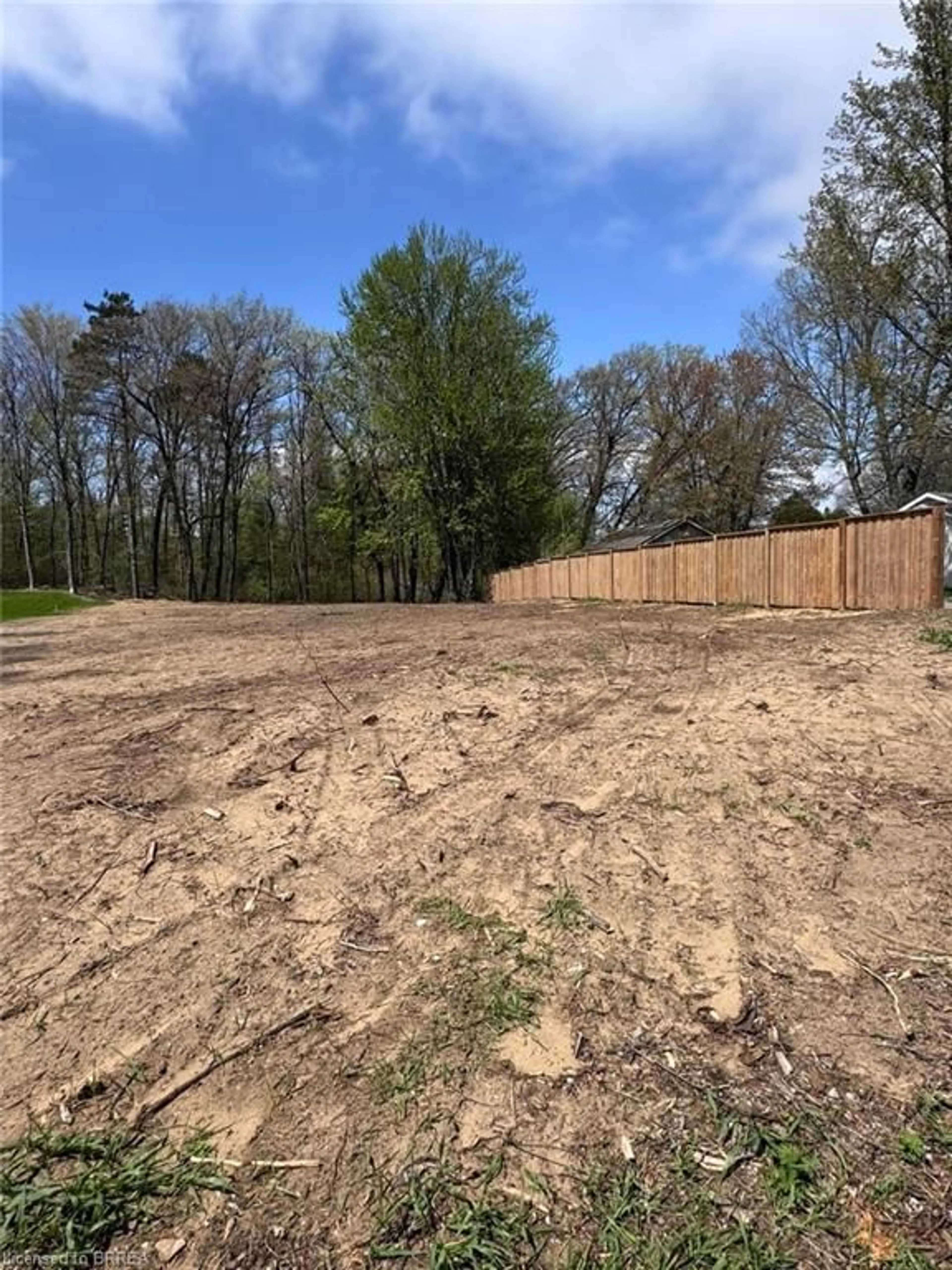 A pic from outside/outdoor area/front of a property/back of a property/a pic from drone, unknown for 1021 Norfolk County Road 21, Norfolk Ontario N4B 2W4