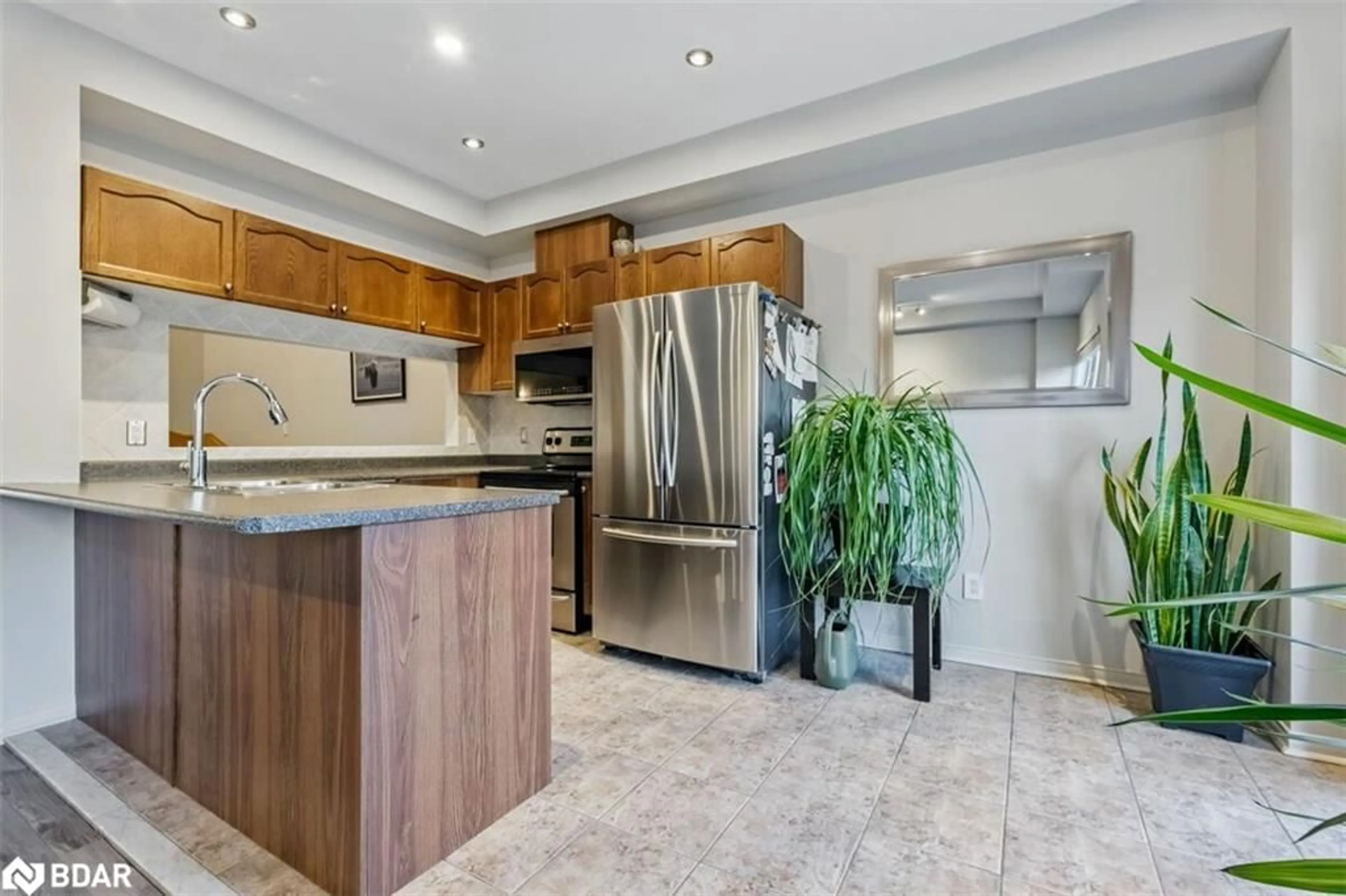 Open concept kitchen, unknown for 1268 Cartmer Way, Halton Ontario L9T 6J8