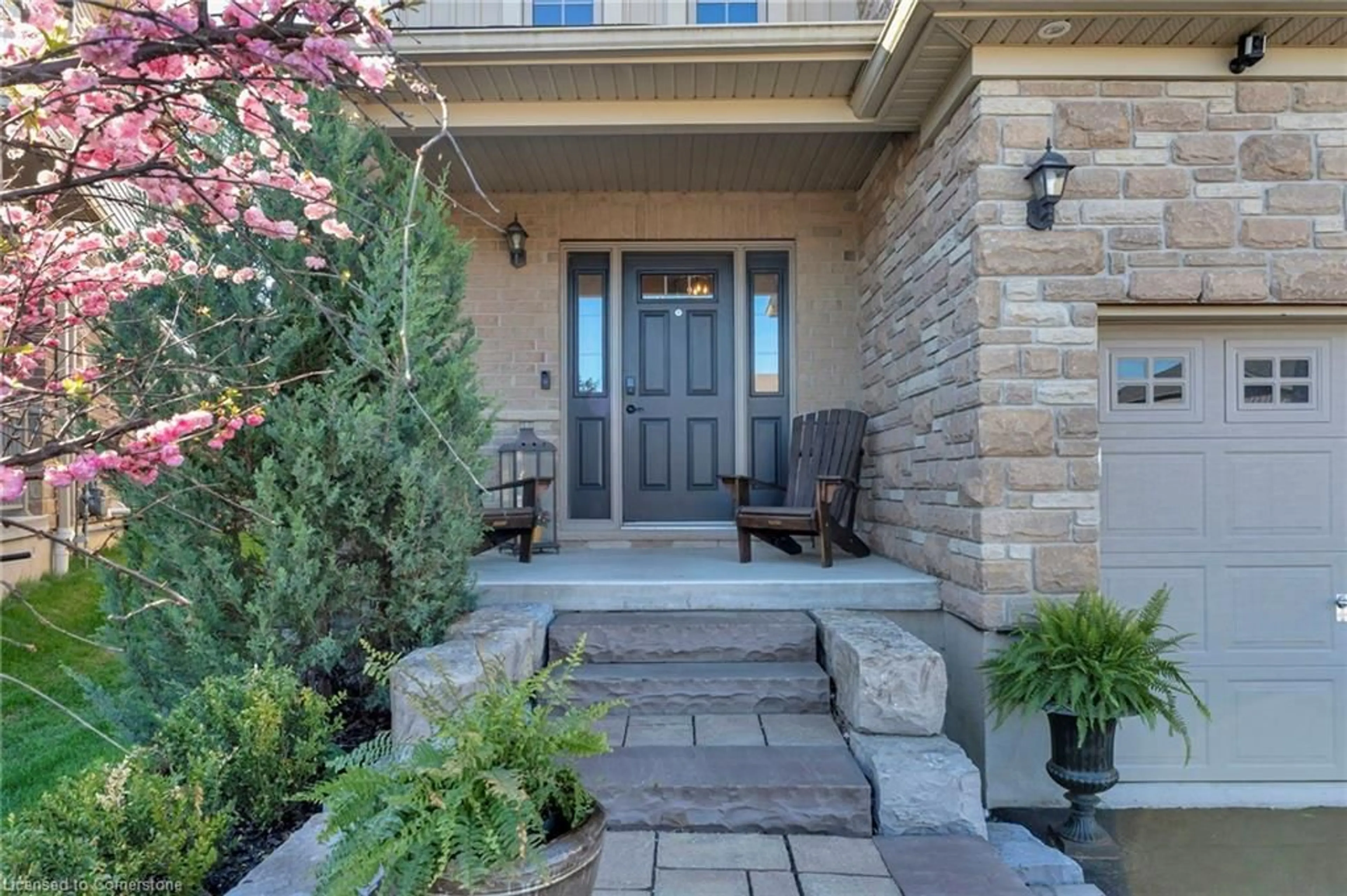 Indoor entryway for 128 Robert Simone Way, Ayr Ontario N0B 1E0