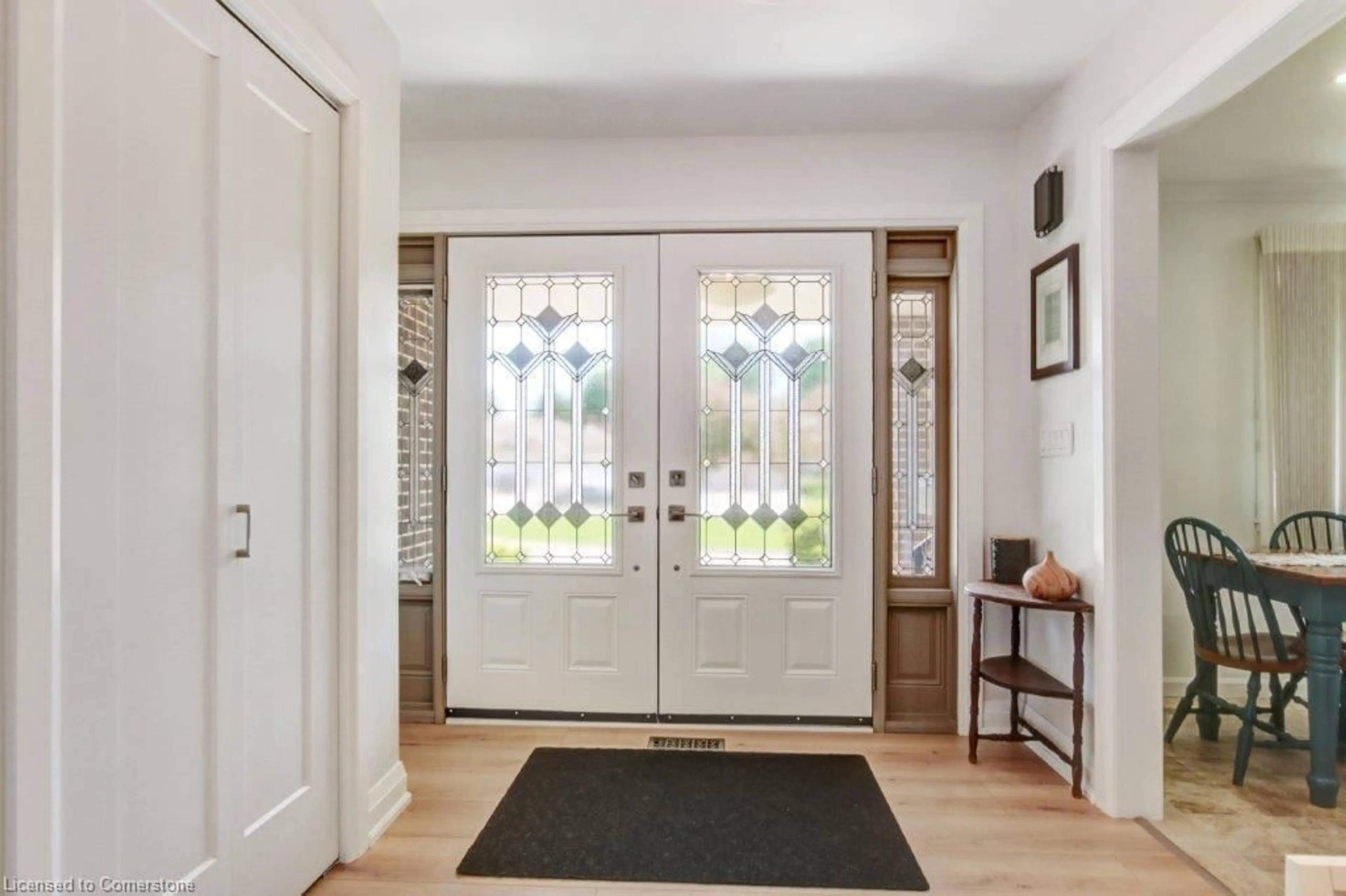 Indoor entryway for 31 Lynndale Rd, Simcoe Ontario N3Y 1Z7