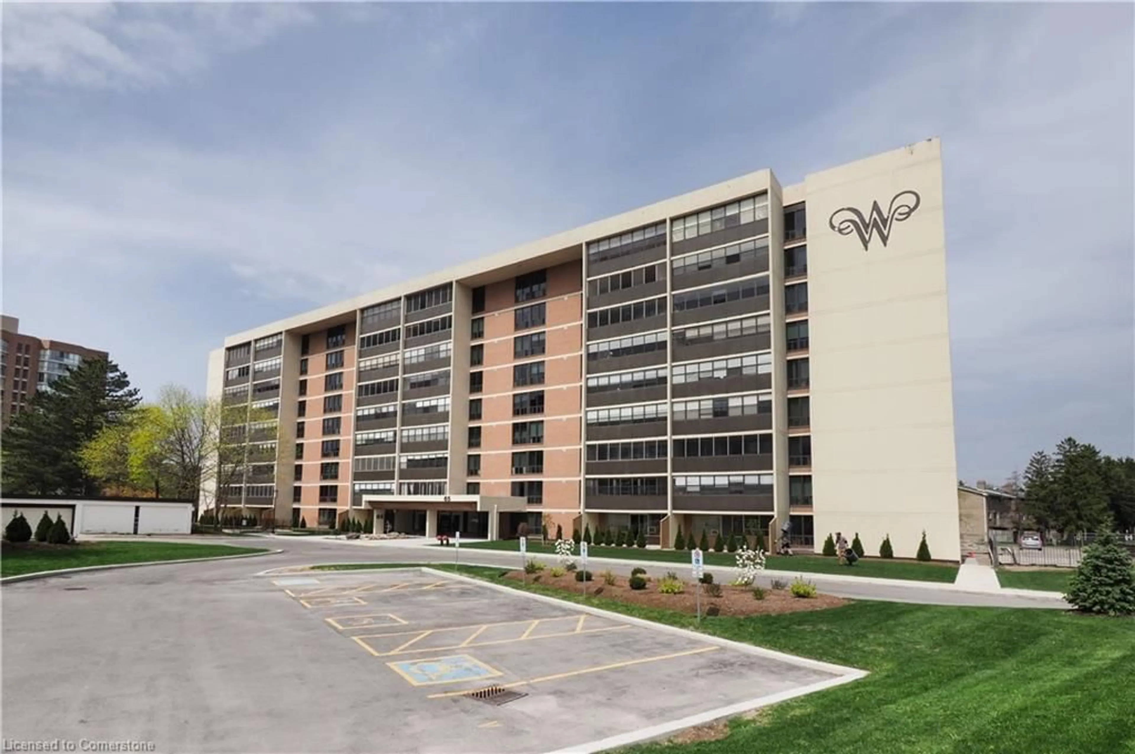 Indoor foyer for 65 Westmount Rd #902, Waterloo Ontario N2L 5G6