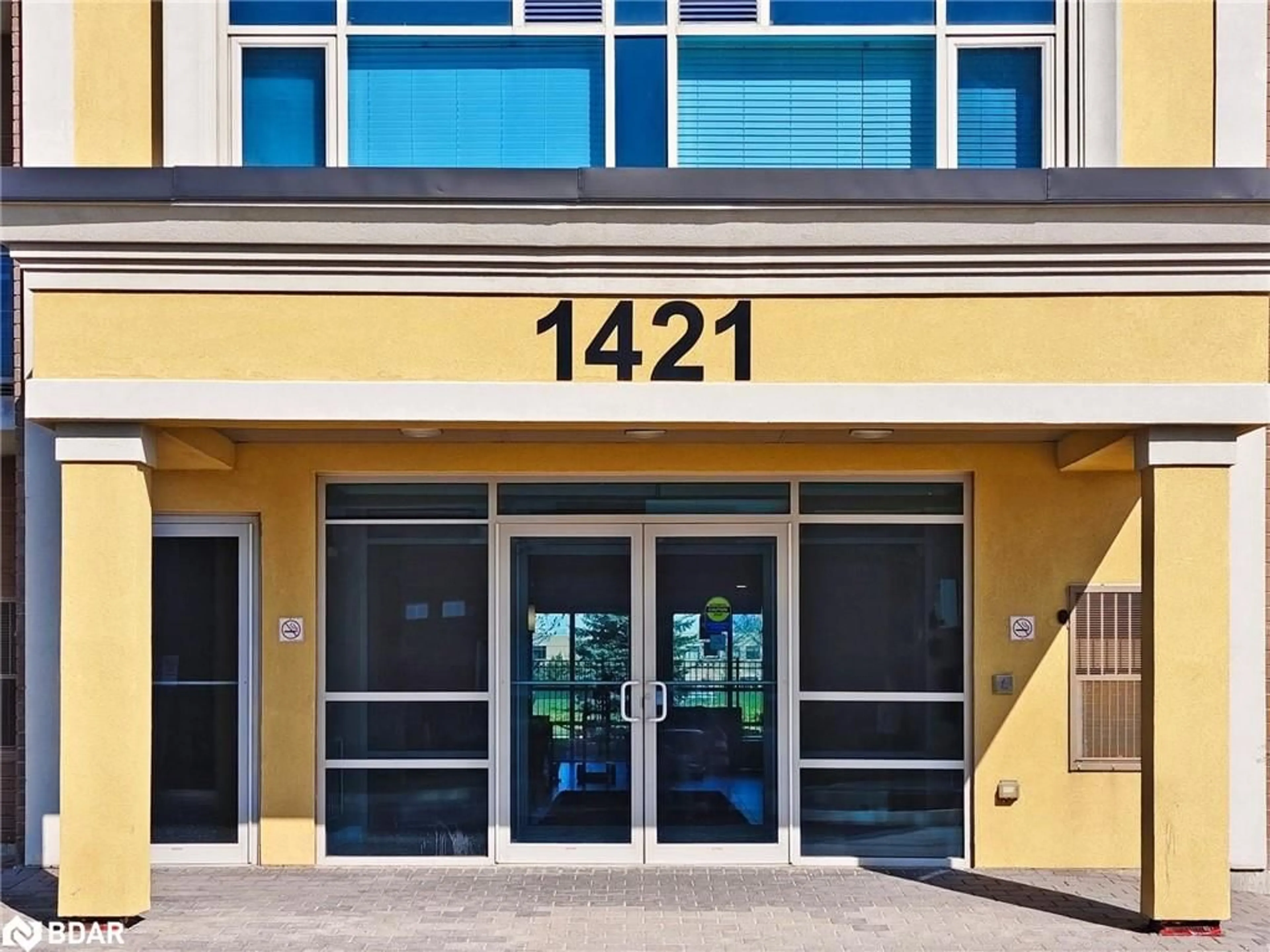 Indoor foyer for 1421 Costigan Rd #202, Milton Ontario L9T 2N4