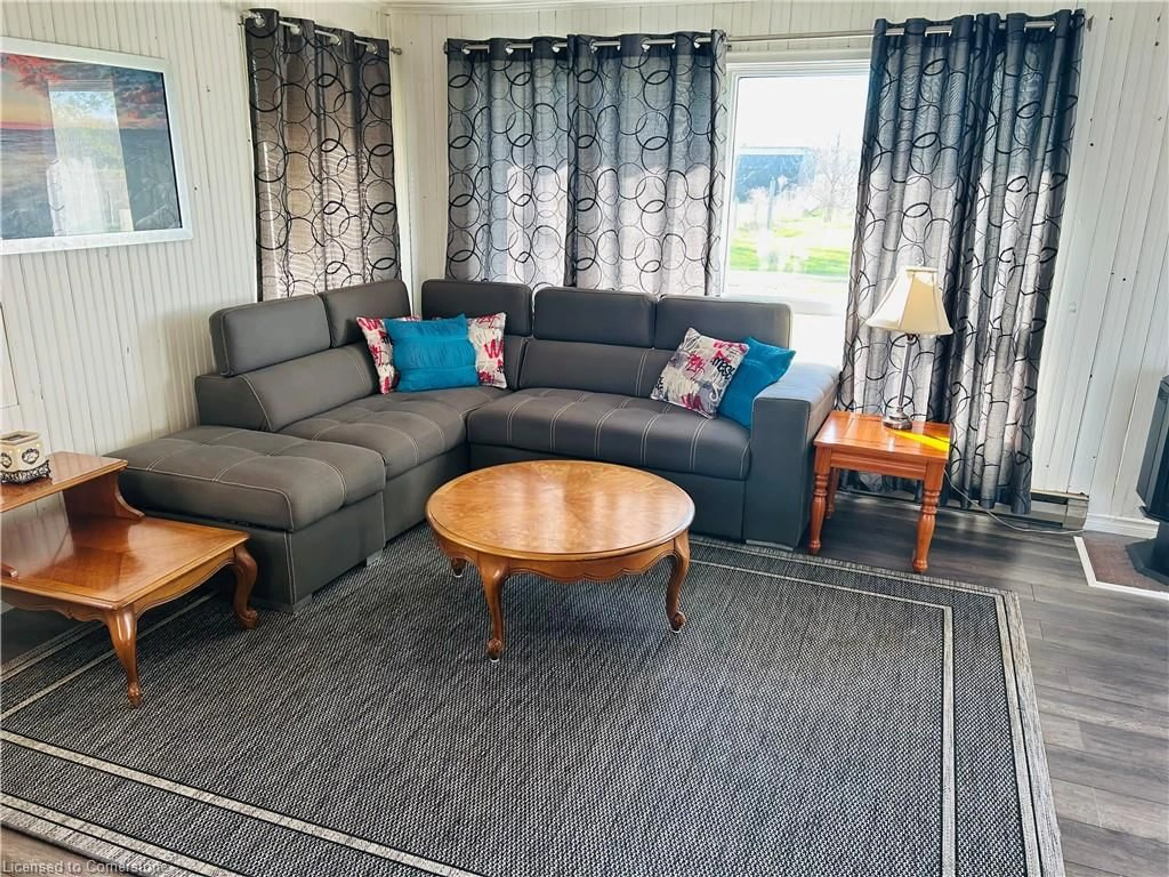 Living room with furniture, unknown for 2056 Second Ave, Selkirk Ontario N0A 1P0