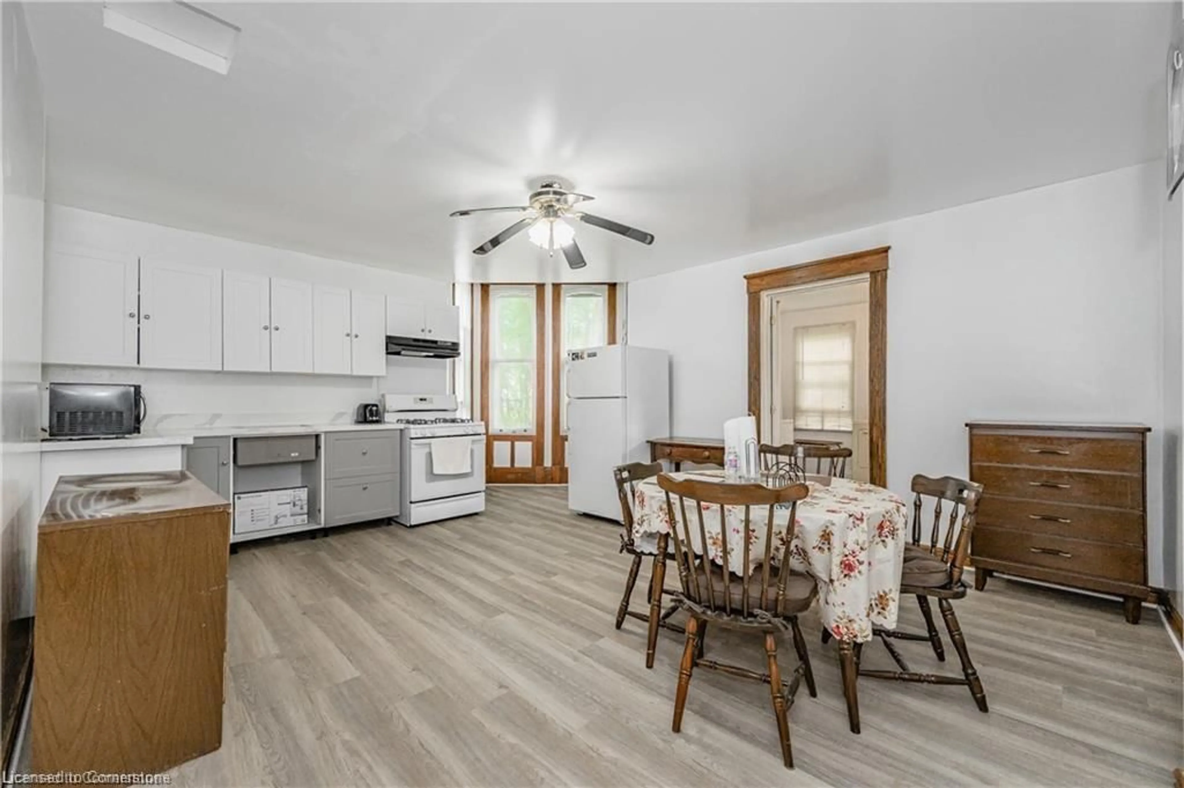 Open concept kitchen, wood/laminate floor for 100 Roseview Ave, Cambridge Ontario N1R 4A7