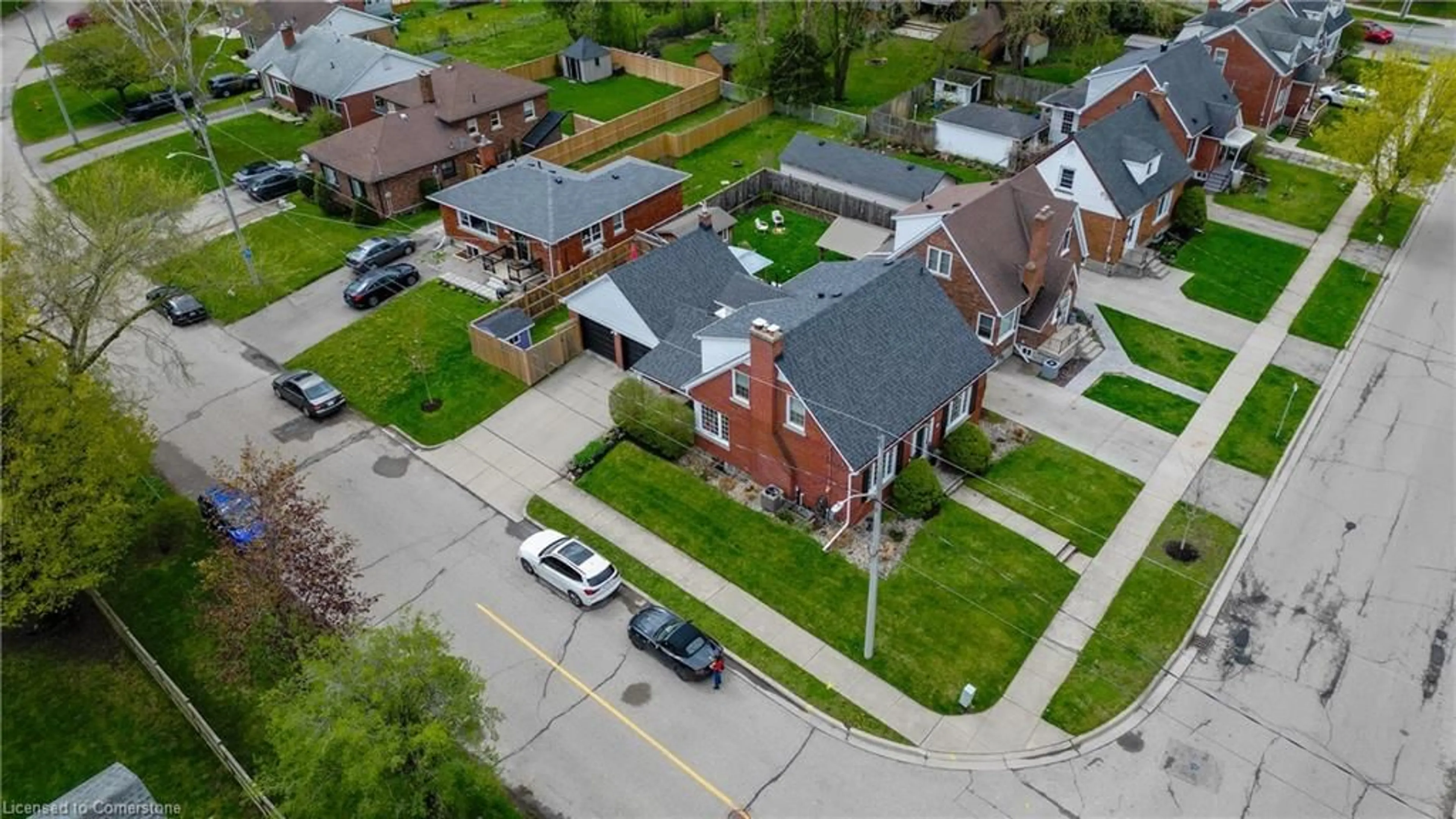A pic from outside/outdoor area/front of a property/back of a property/a pic from drone, street for 221 Sydney St, Kitchener Ontario N2G 3V6