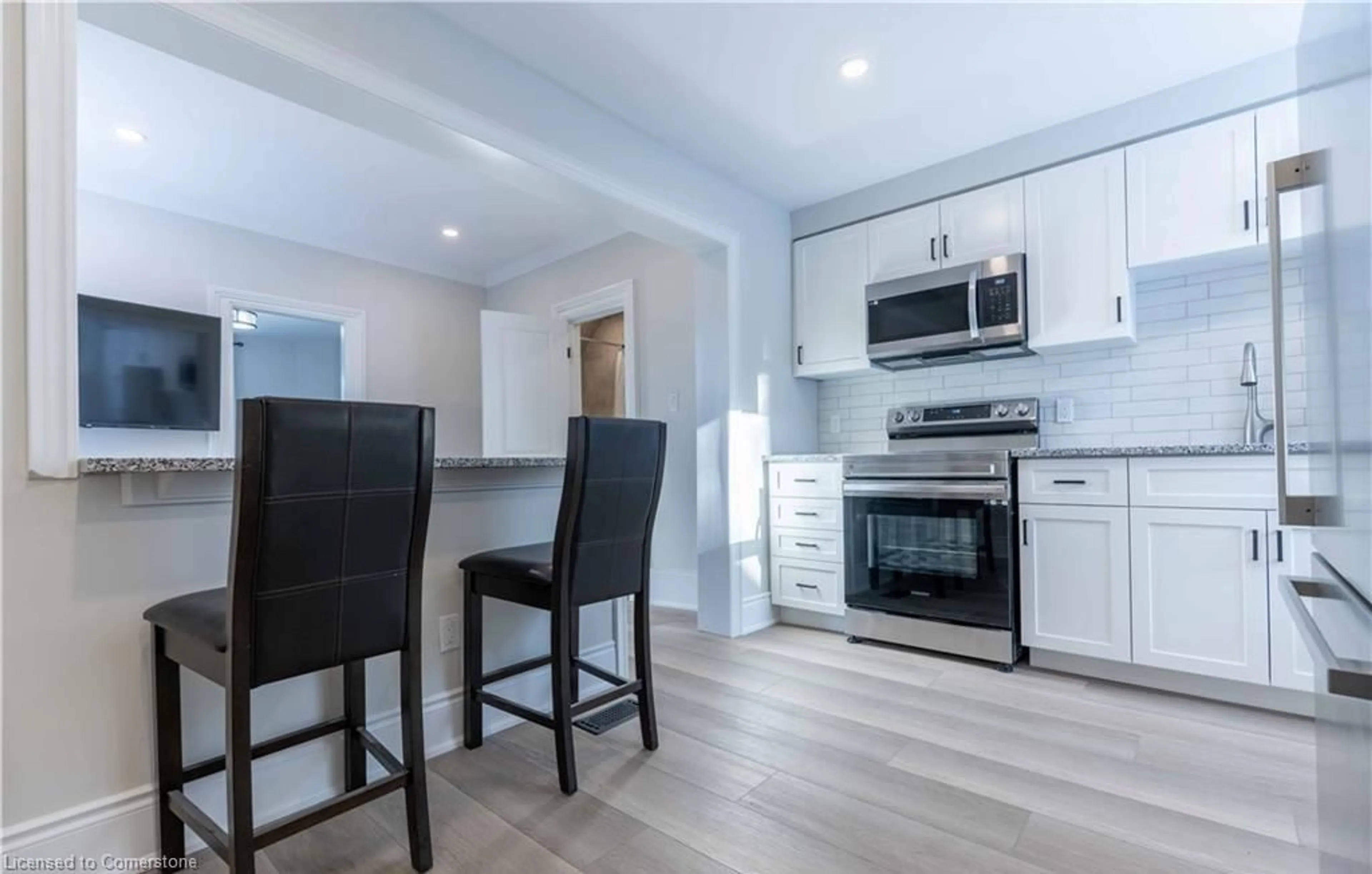 Open concept kitchen, wood/laminate floor for 66 Queen St, Cambridge Ontario N3C 1G1