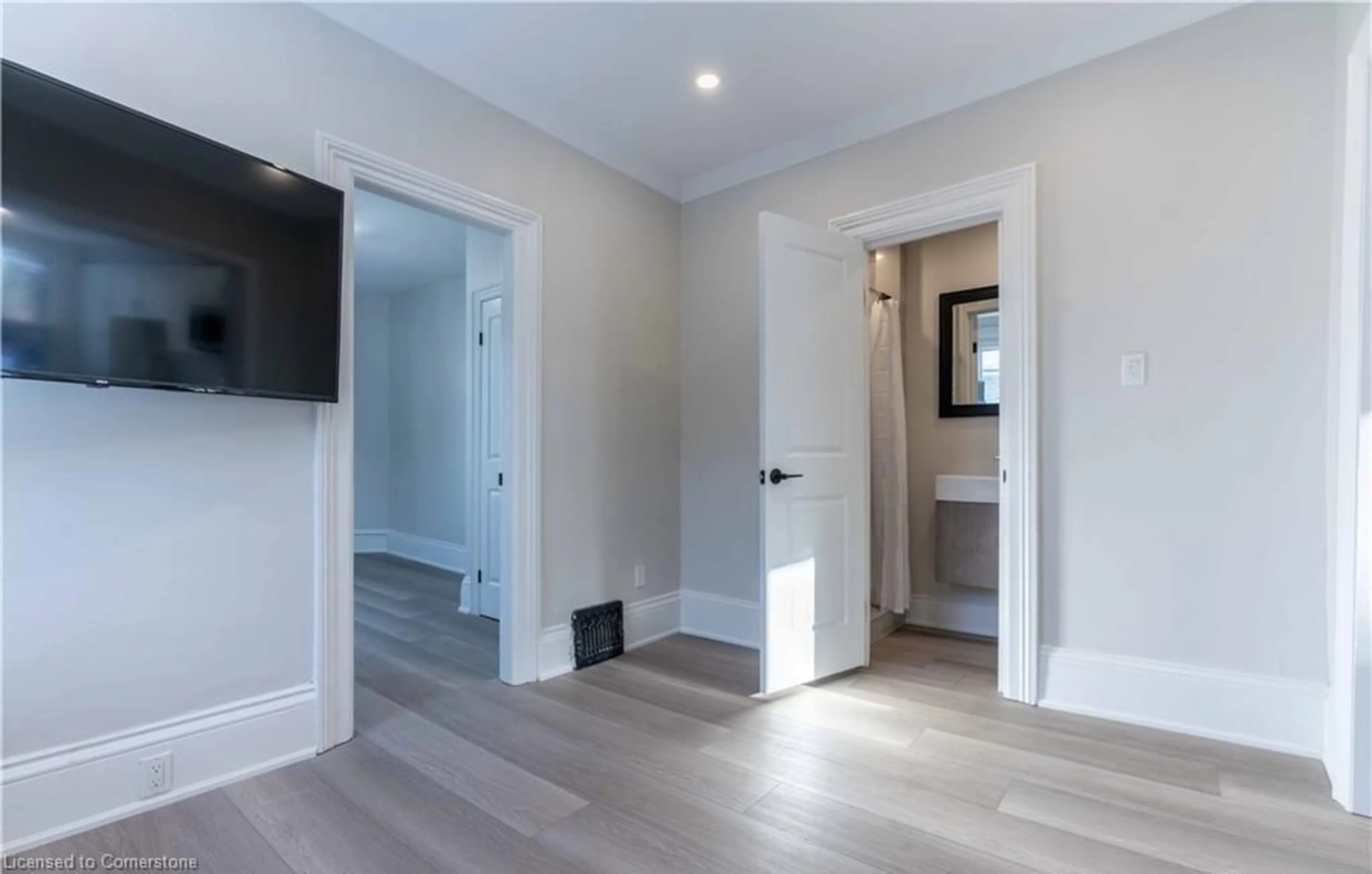 A pic of a room for 66 Queen St, Cambridge Ontario N3C 1G1