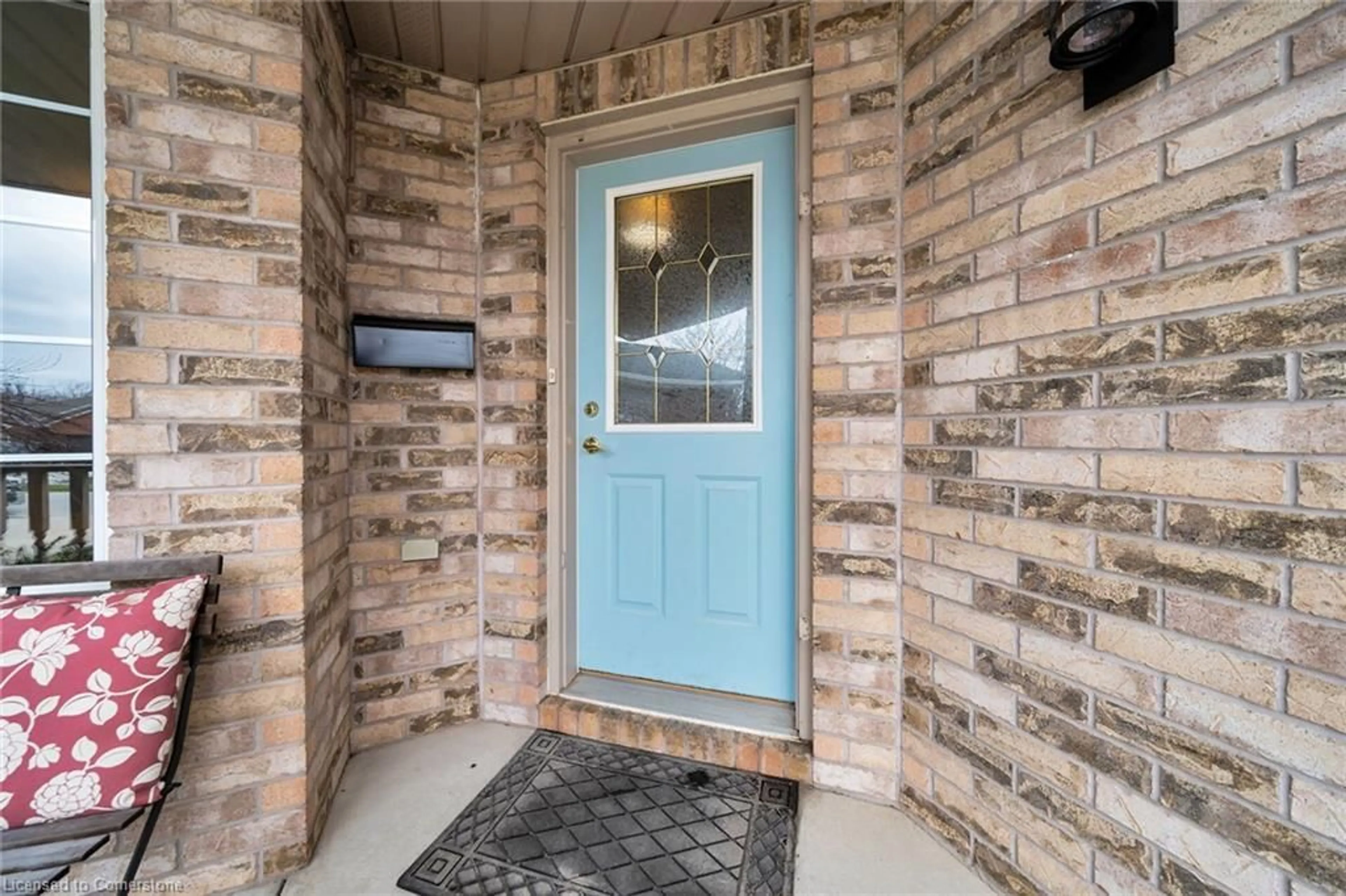 Indoor entryway for 9 Lindsay Dr, Caledonia Ontario N3W 2M2
