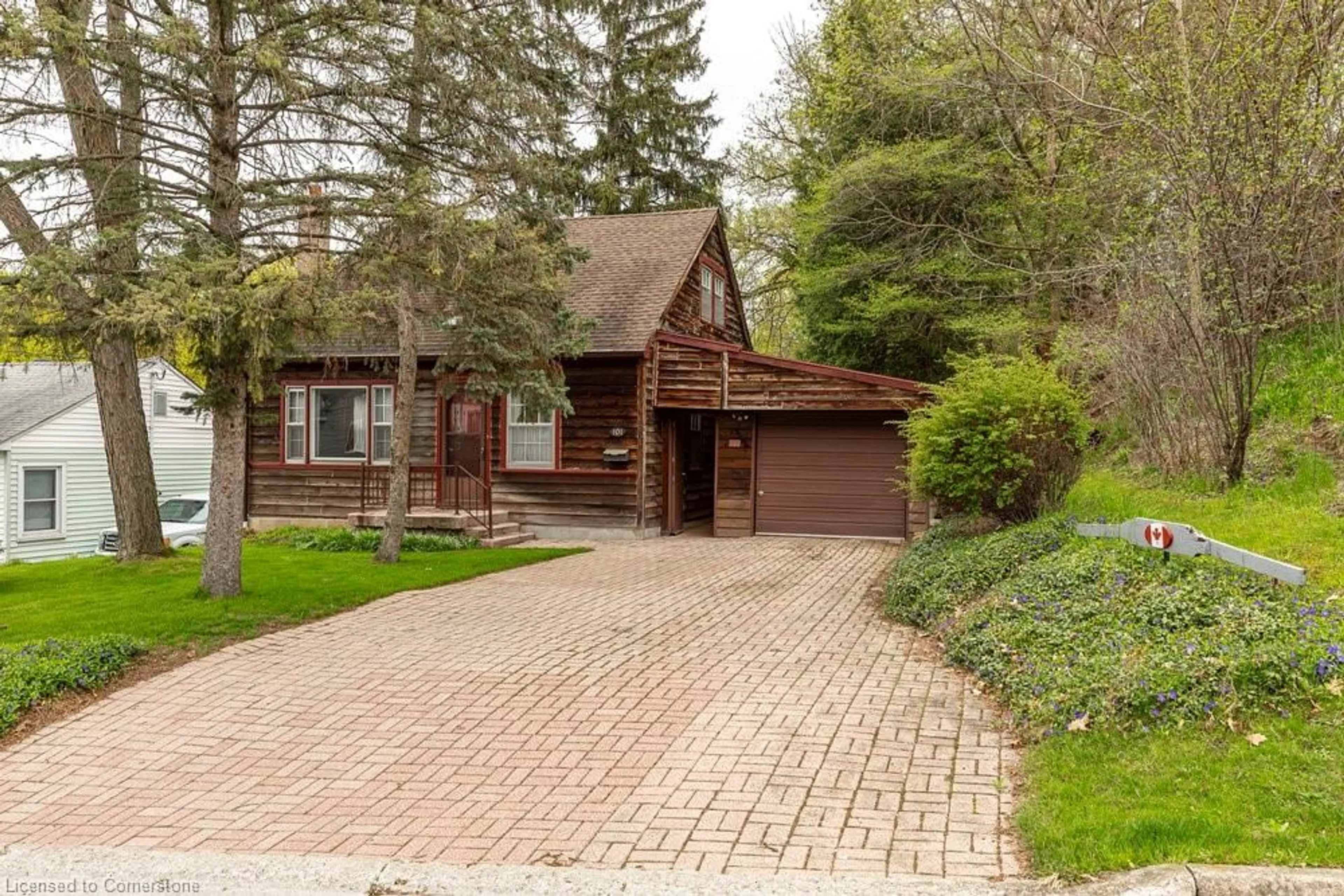 Home with brick exterior material, street for 101 Head St, Dundas Ontario L9H 3J1