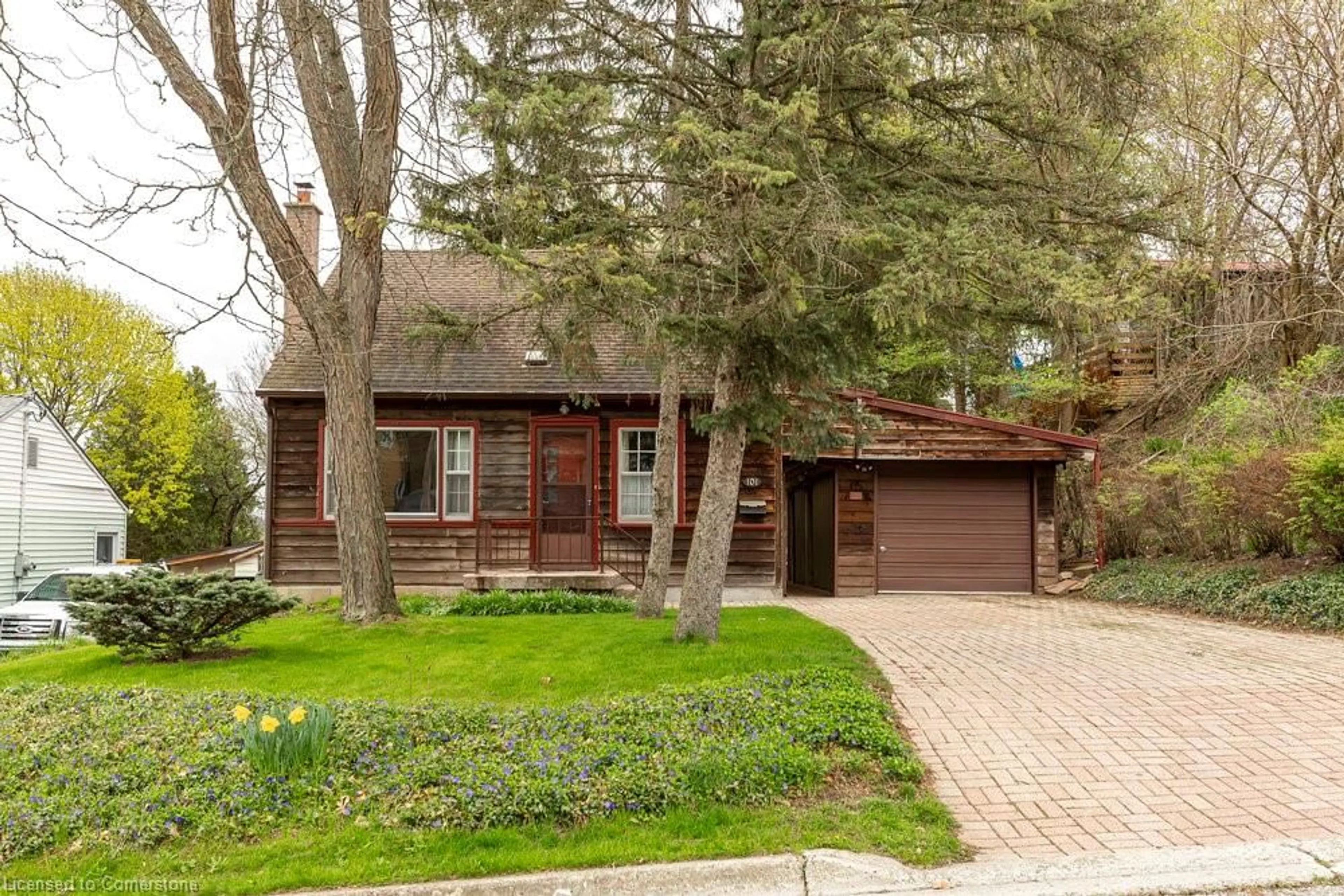 Home with brick exterior material, street for 101 Head St, Dundas Ontario L9H 3J1