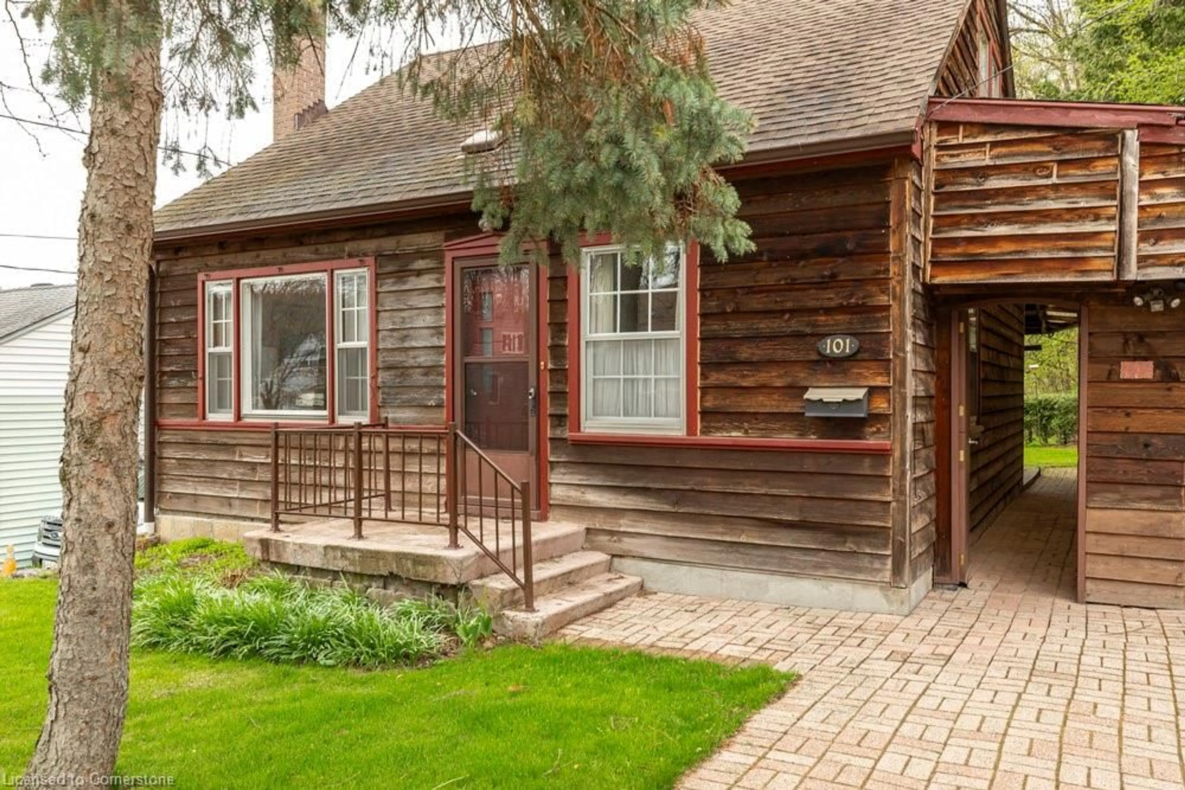 Home with brick exterior material, street for 101 Head St, Dundas Ontario L9H 3J1