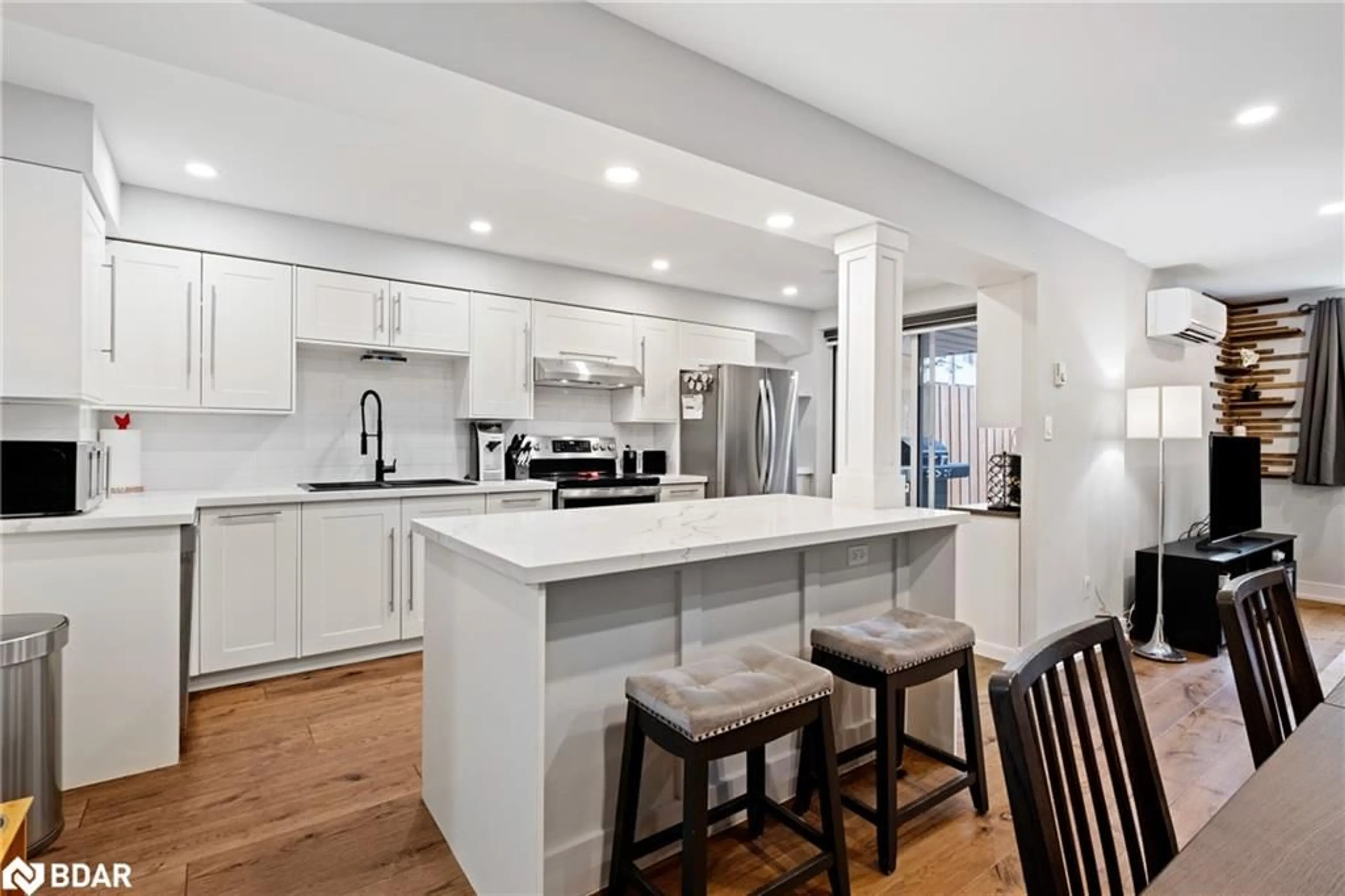 Open concept kitchen, ceramic/tile floor for 2170 Bromsgrove Rd #54, Mississauga Ontario L5J 4J2