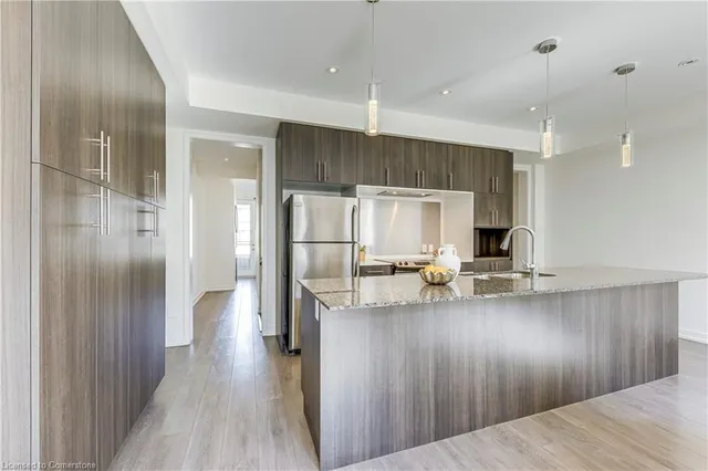 Additional property image - 301 Squire Crescent Cres