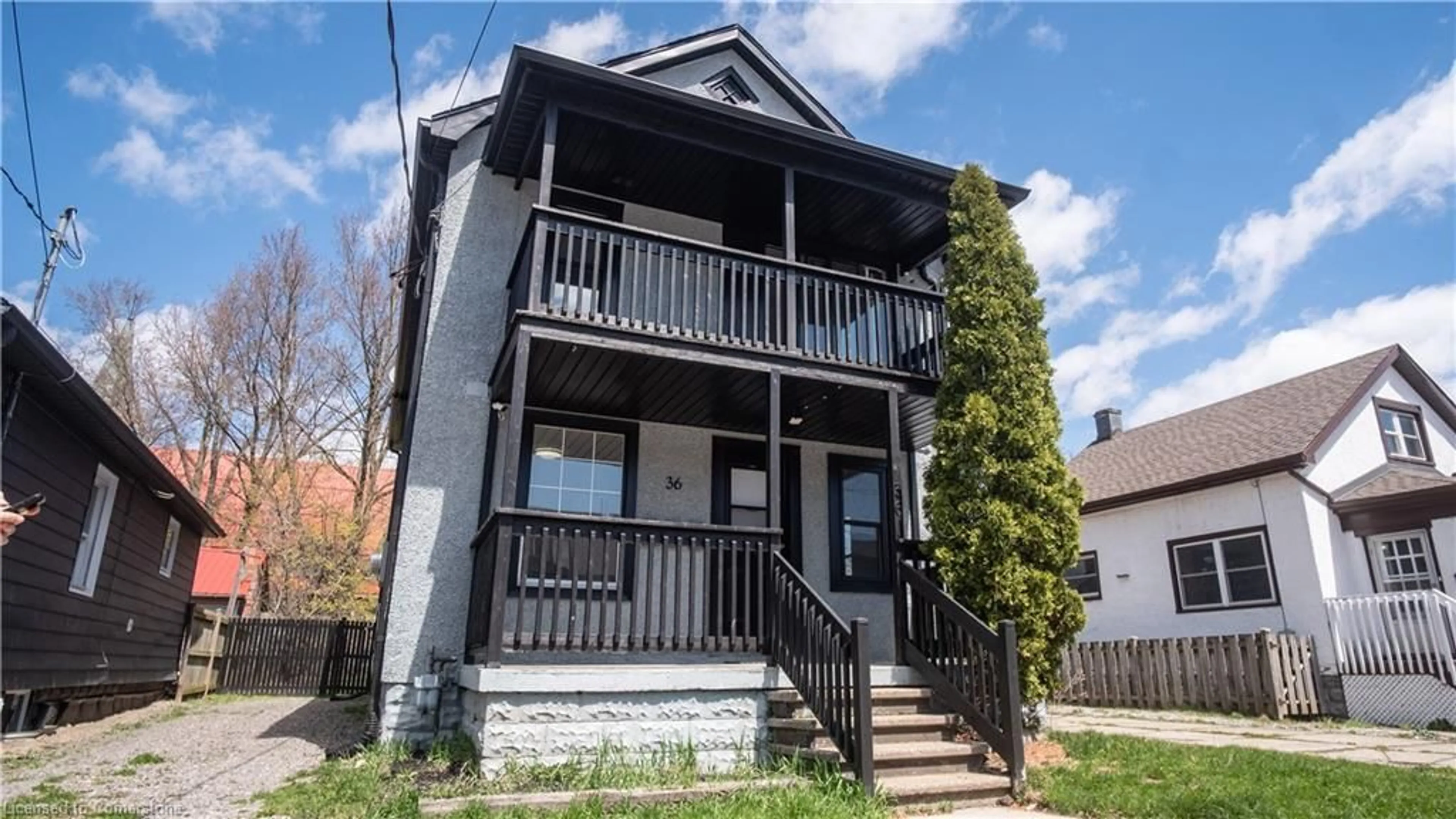 Home with vinyl exterior material, street for 36 Welland St, Welland Ontario L3B 4E4