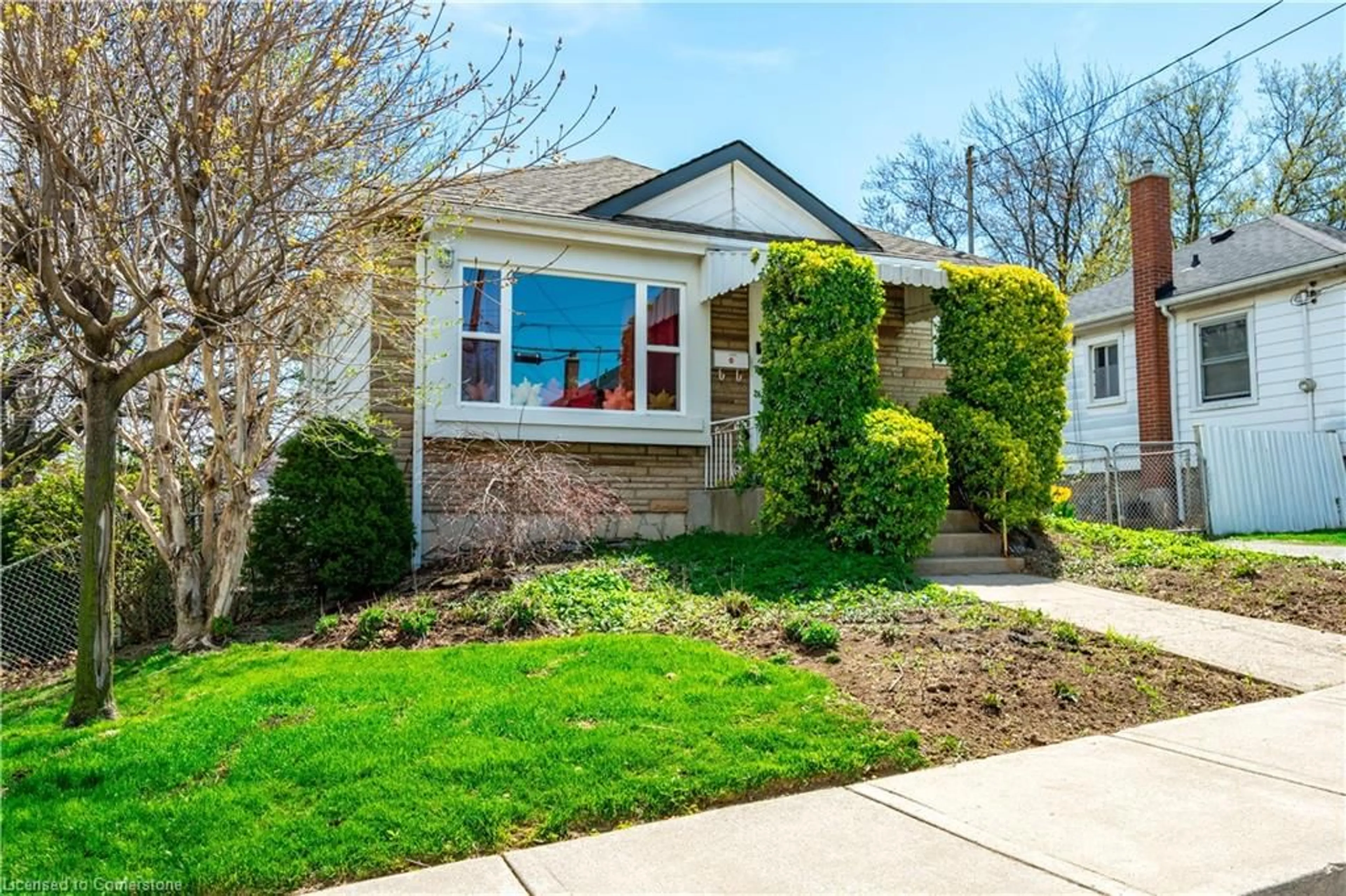 Home with vinyl exterior material, street for 119 East 17th St, Hamilton Ontario L9A 4M4