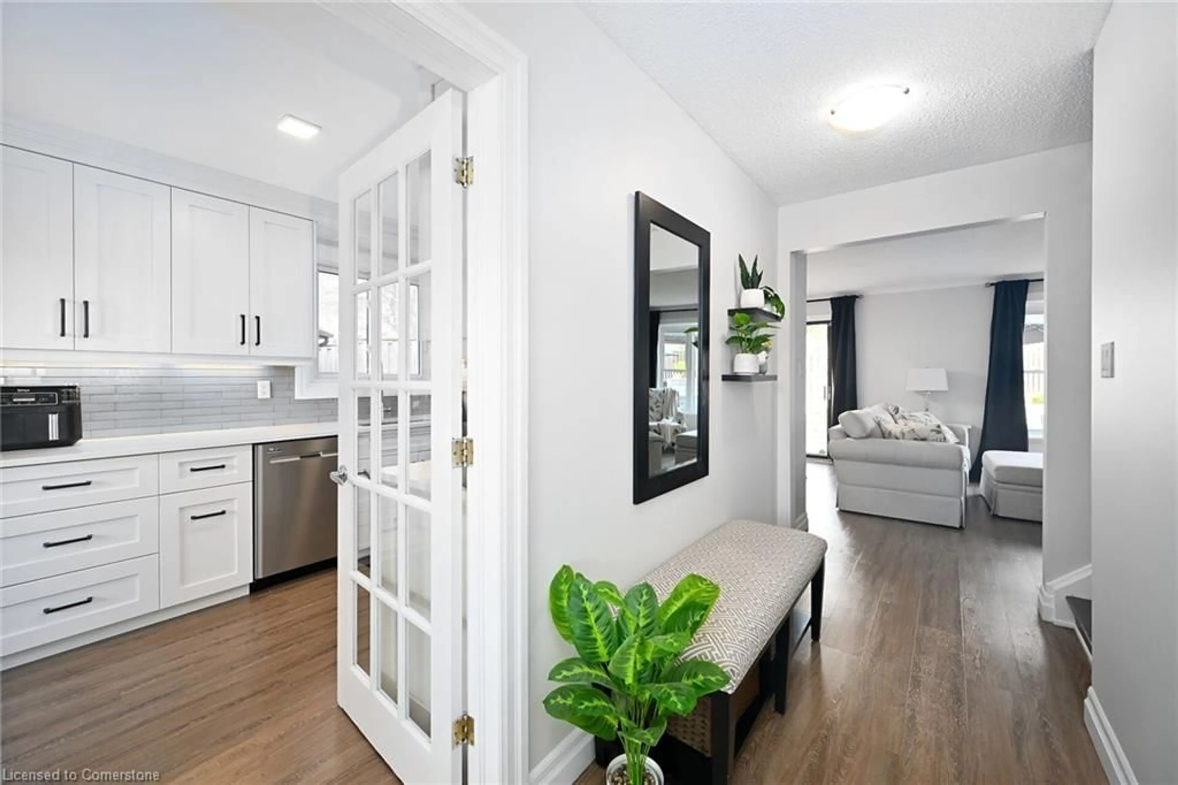 Indoor entryway for 8 Misty Crt, Grimsby Ontario L3M 4R2
