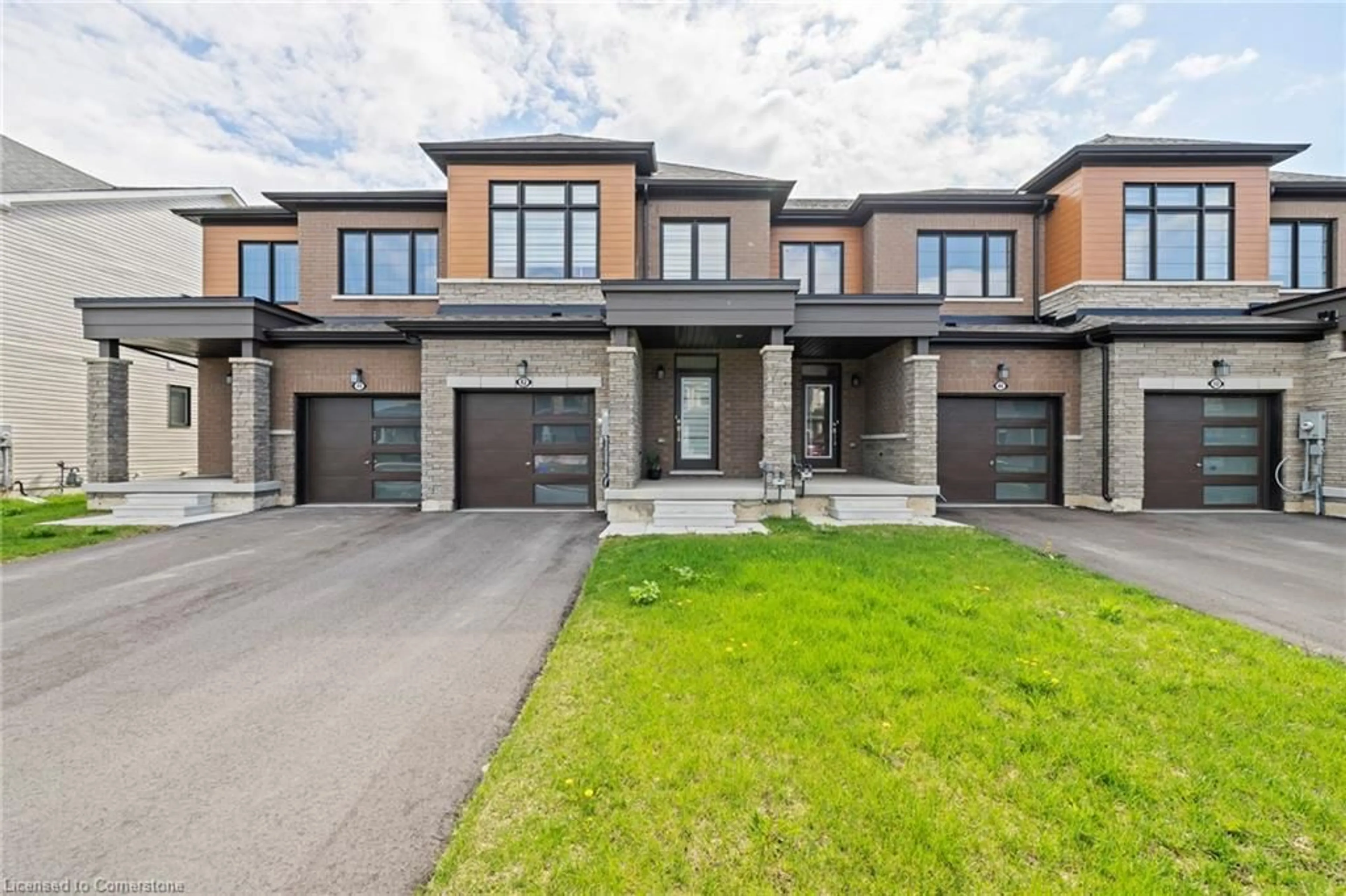 Home with brick exterior material, street for 42 Concord Dr, Thorold Ontario L2V 0K9
