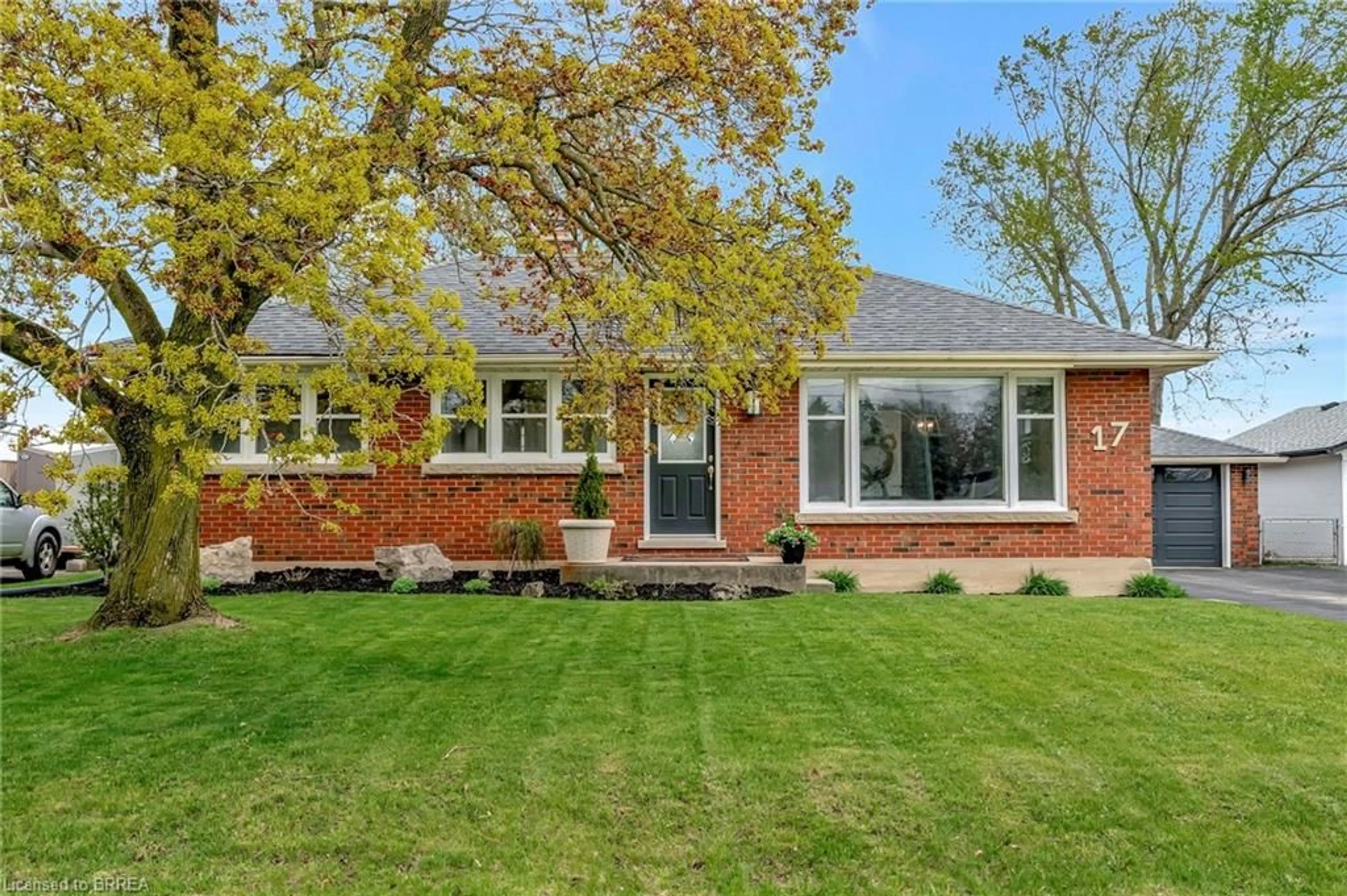 Home with brick exterior material, street for 17 Westview Ave, Brantford Ontario N3T 0L2
