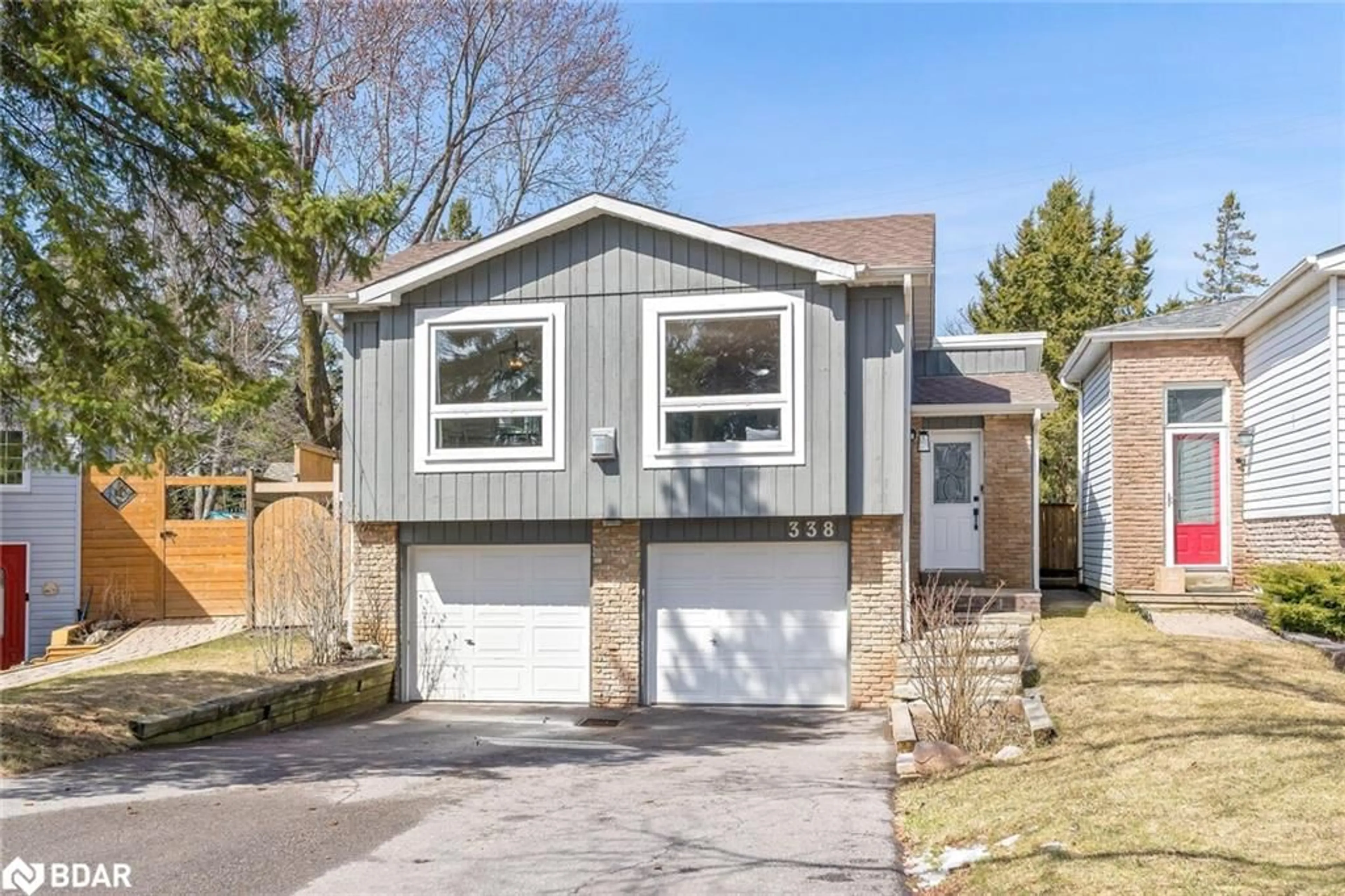 Home with vinyl exterior material, street for 338 Whitehead Cres, Bolton Ontario L7E 3Y4