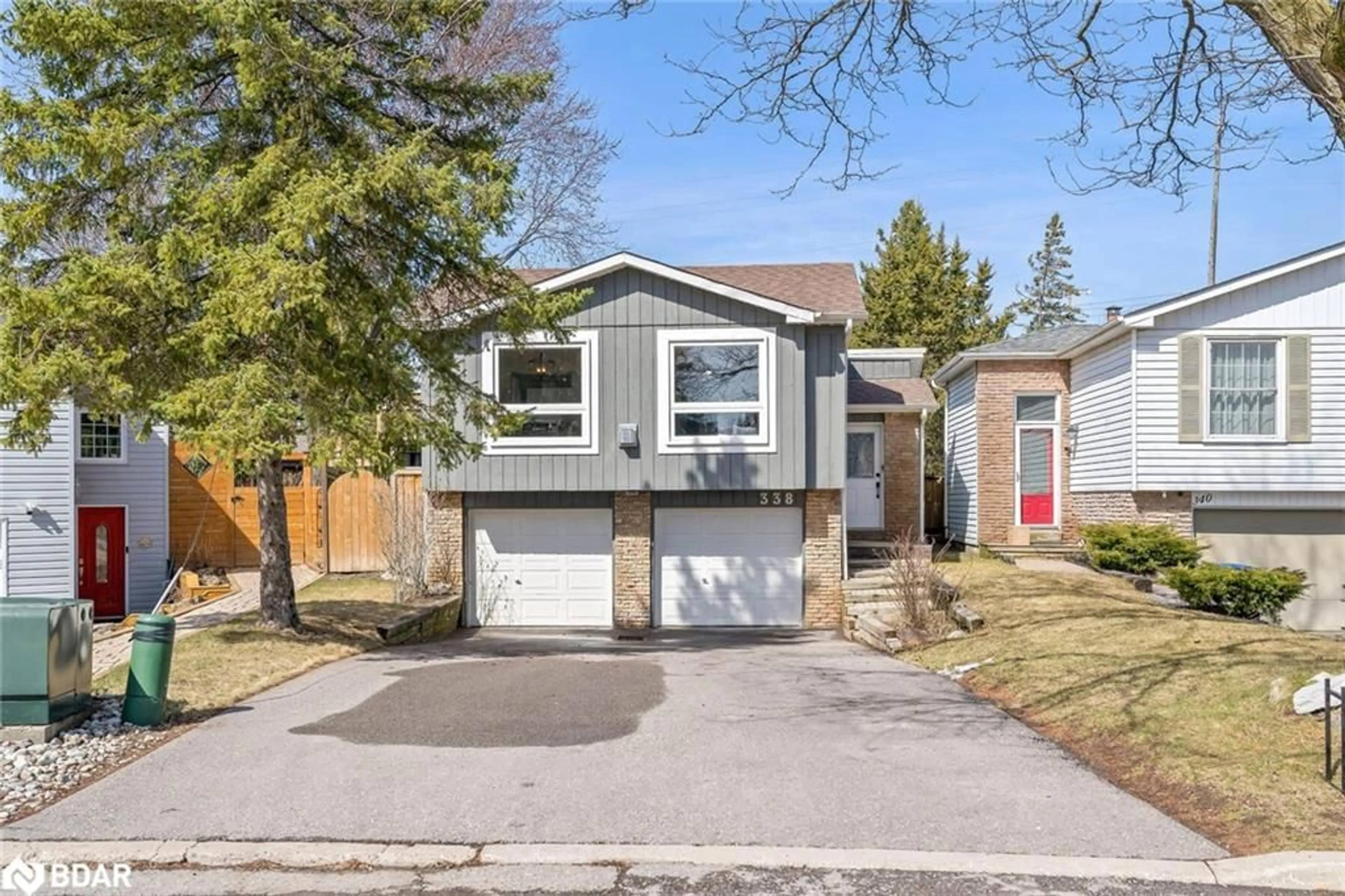Home with vinyl exterior material, street for 338 Whitehead Cres, Bolton Ontario L7E 3Y4
