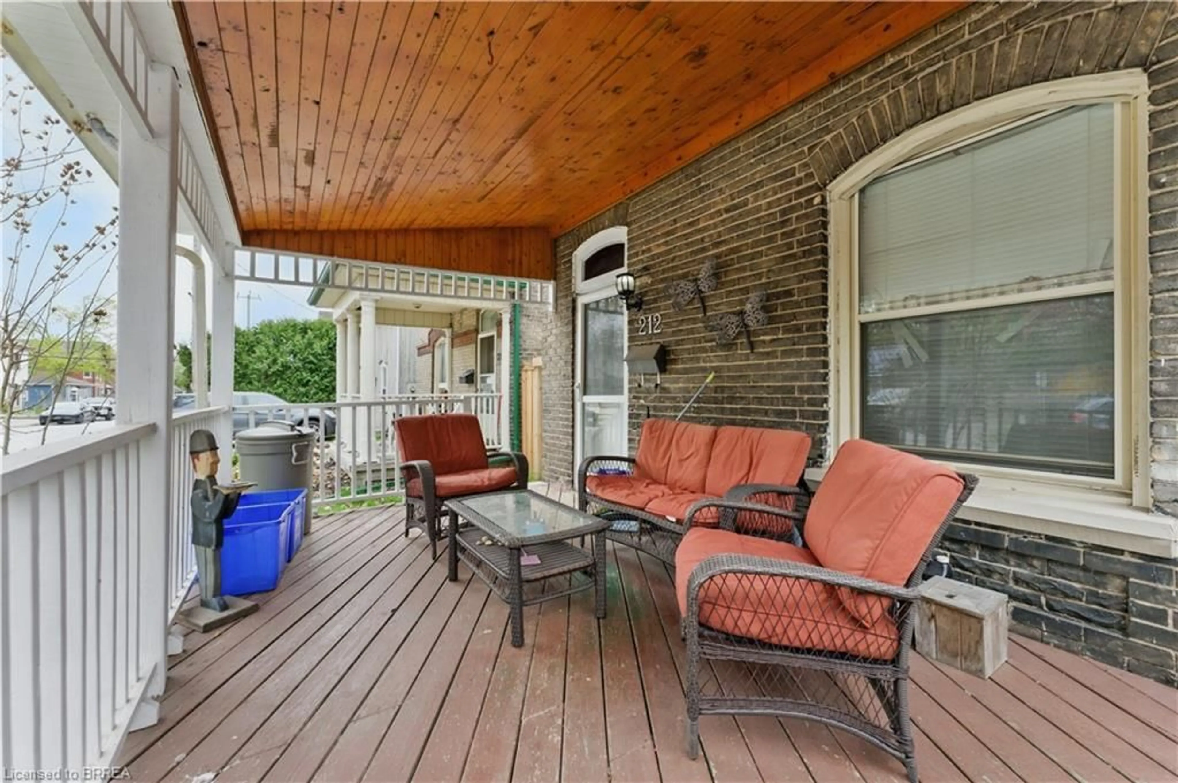 Patio, street for 212 William St, Brantford Ontario N3T 3L7