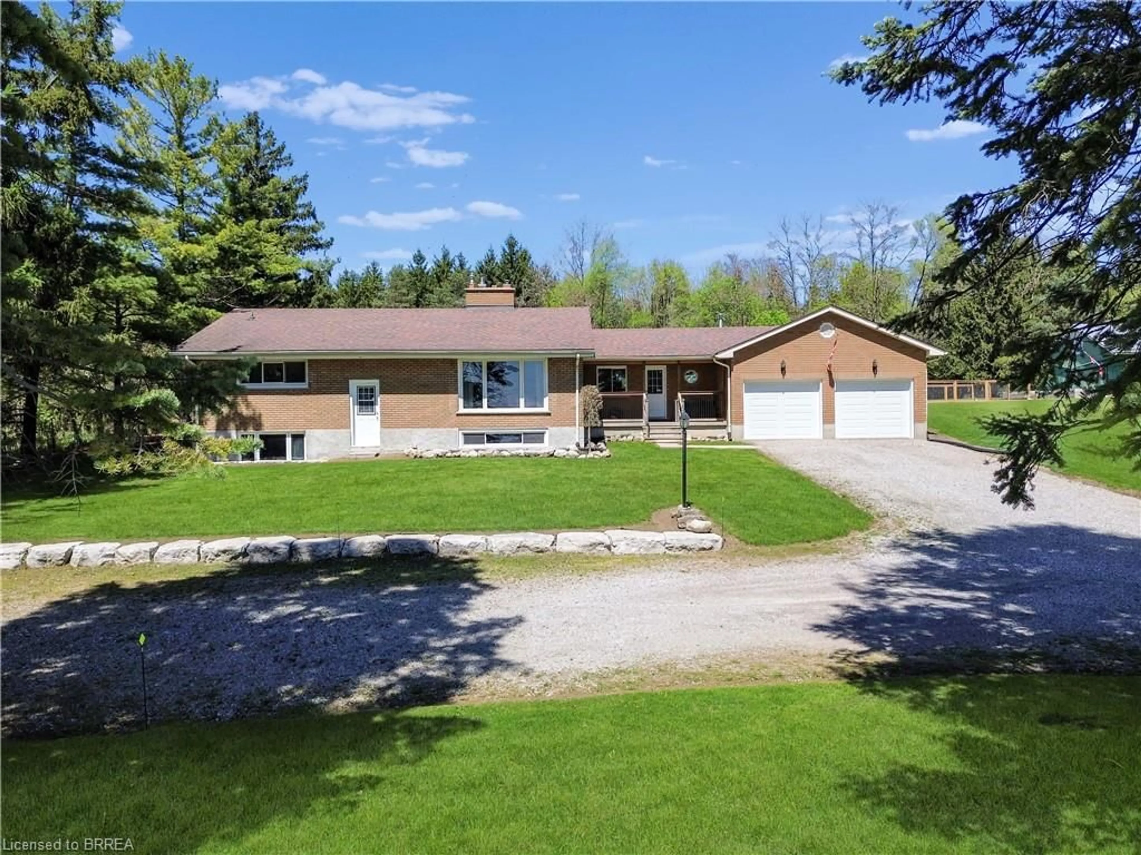 A pic from outside/outdoor area/front of a property/back of a property/a pic from drone, unknown for 43 Pleasant Ridge Rd, Brantford Ontario N3T 5L5