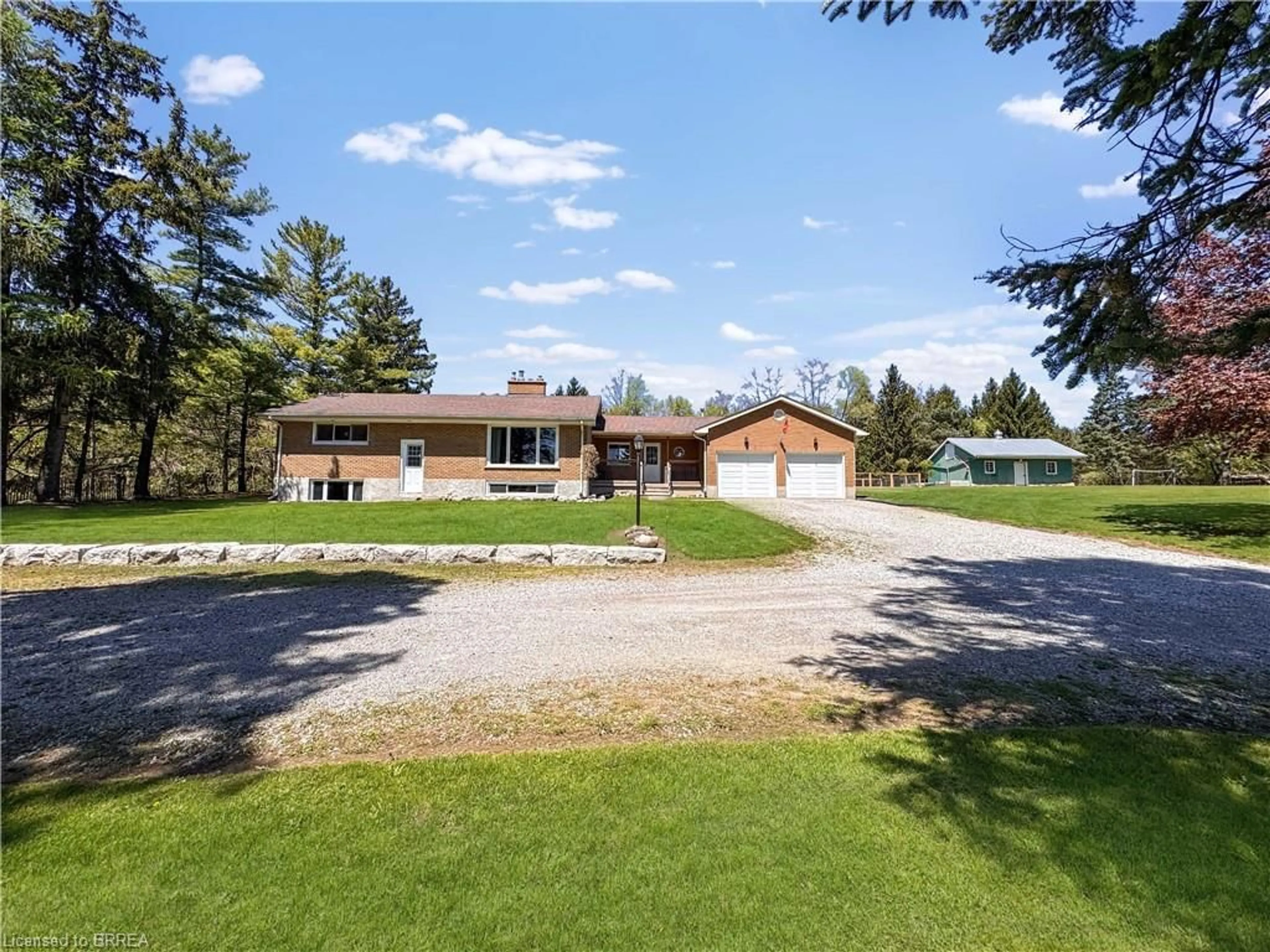 A pic from outside/outdoor area/front of a property/back of a property/a pic from drone, water/lake/river/ocean view for 43 Pleasant Ridge Rd, Brantford Ontario N3T 5L5