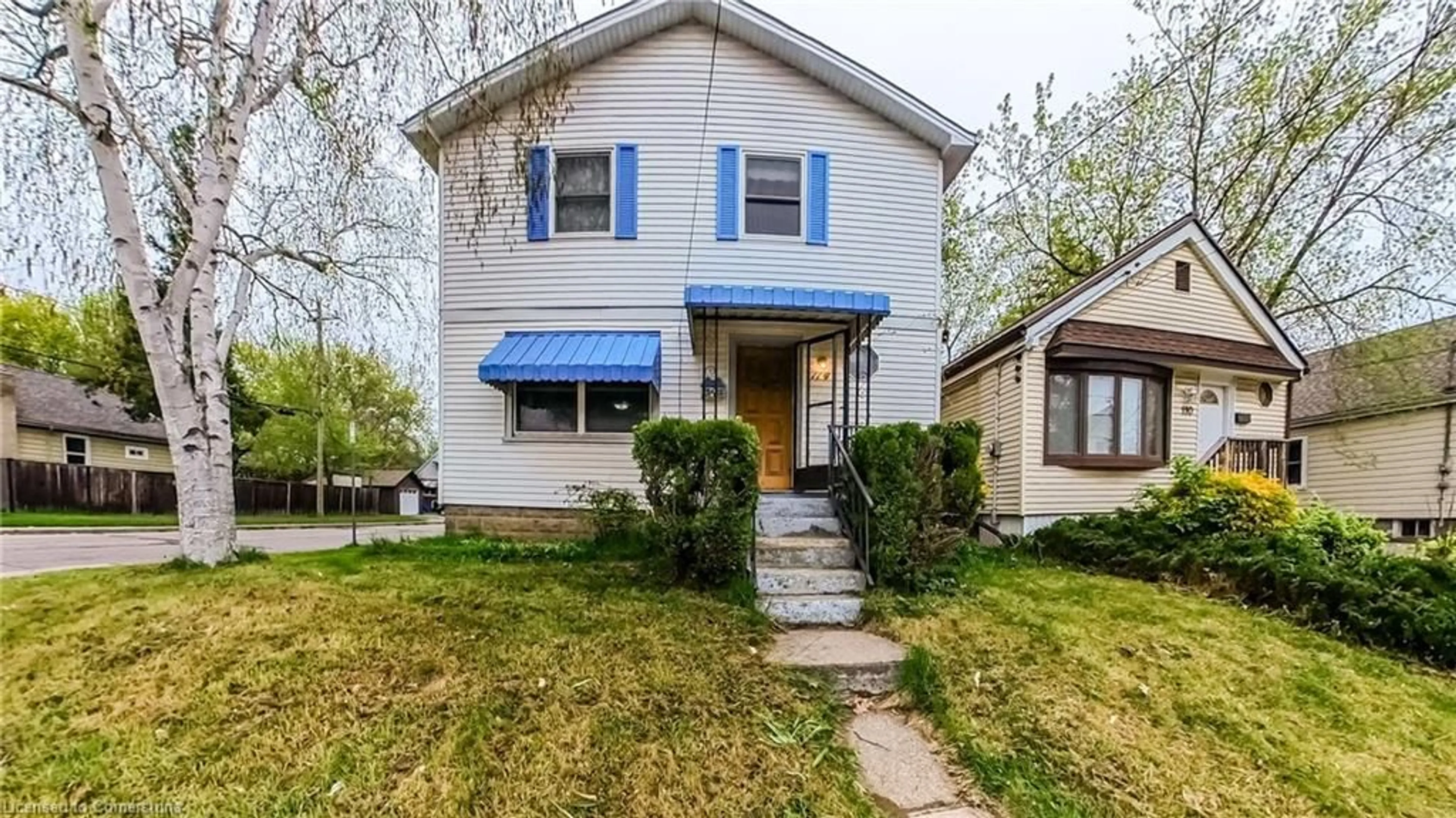 Home with vinyl exterior material, street for 114 Royal Ave, Hamilton Ontario L8S 2C5
