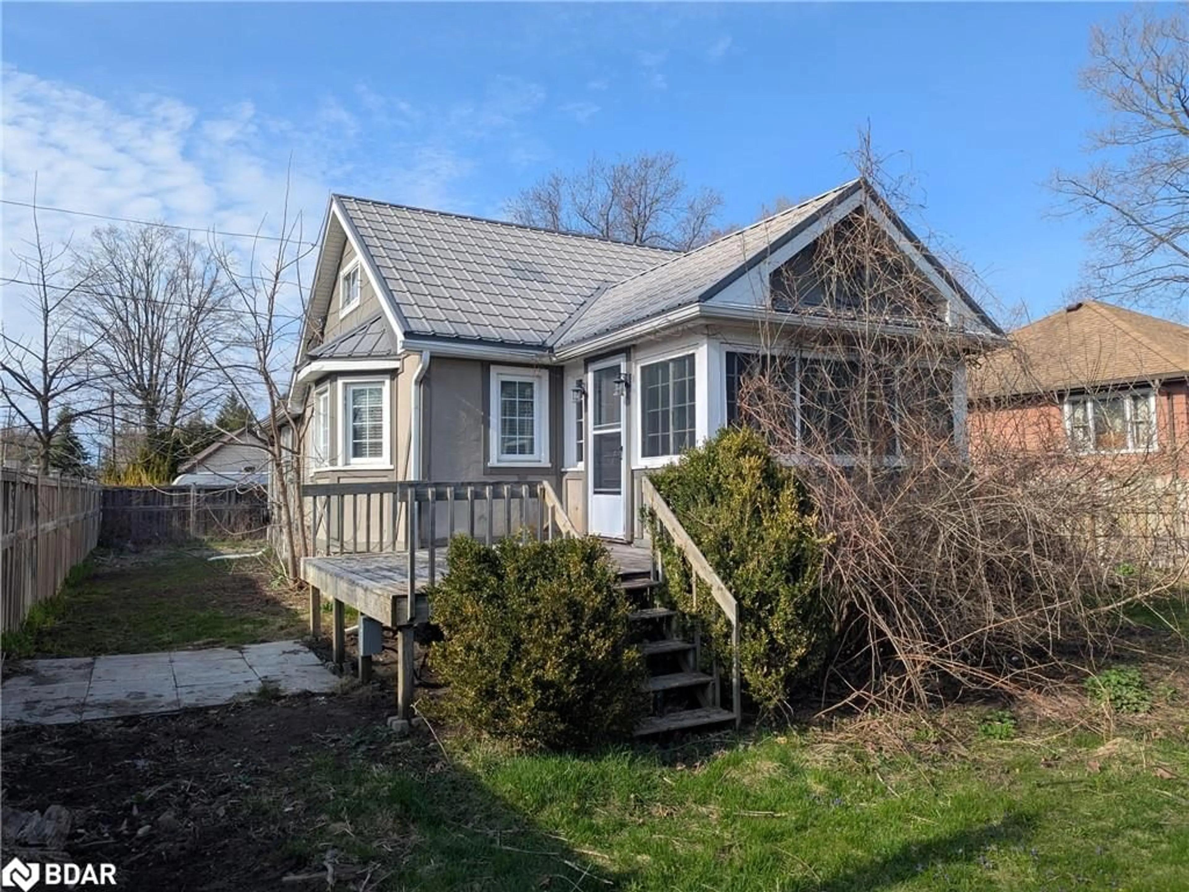 Home with vinyl exterior material, street for 2709 25 Side Rd, Innisfil Ontario L9S 3T1