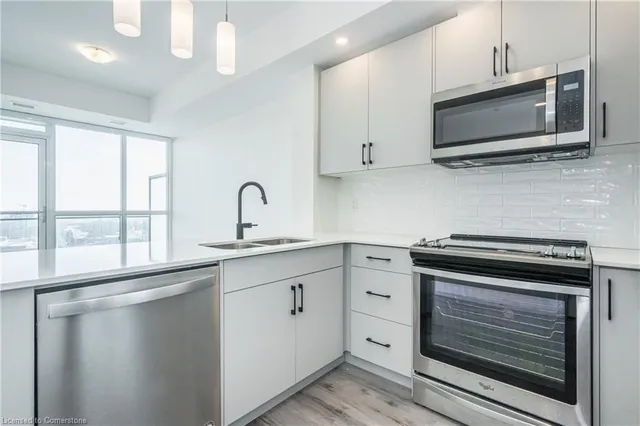 Additional property image - 60 Charles Street West Unit 1104